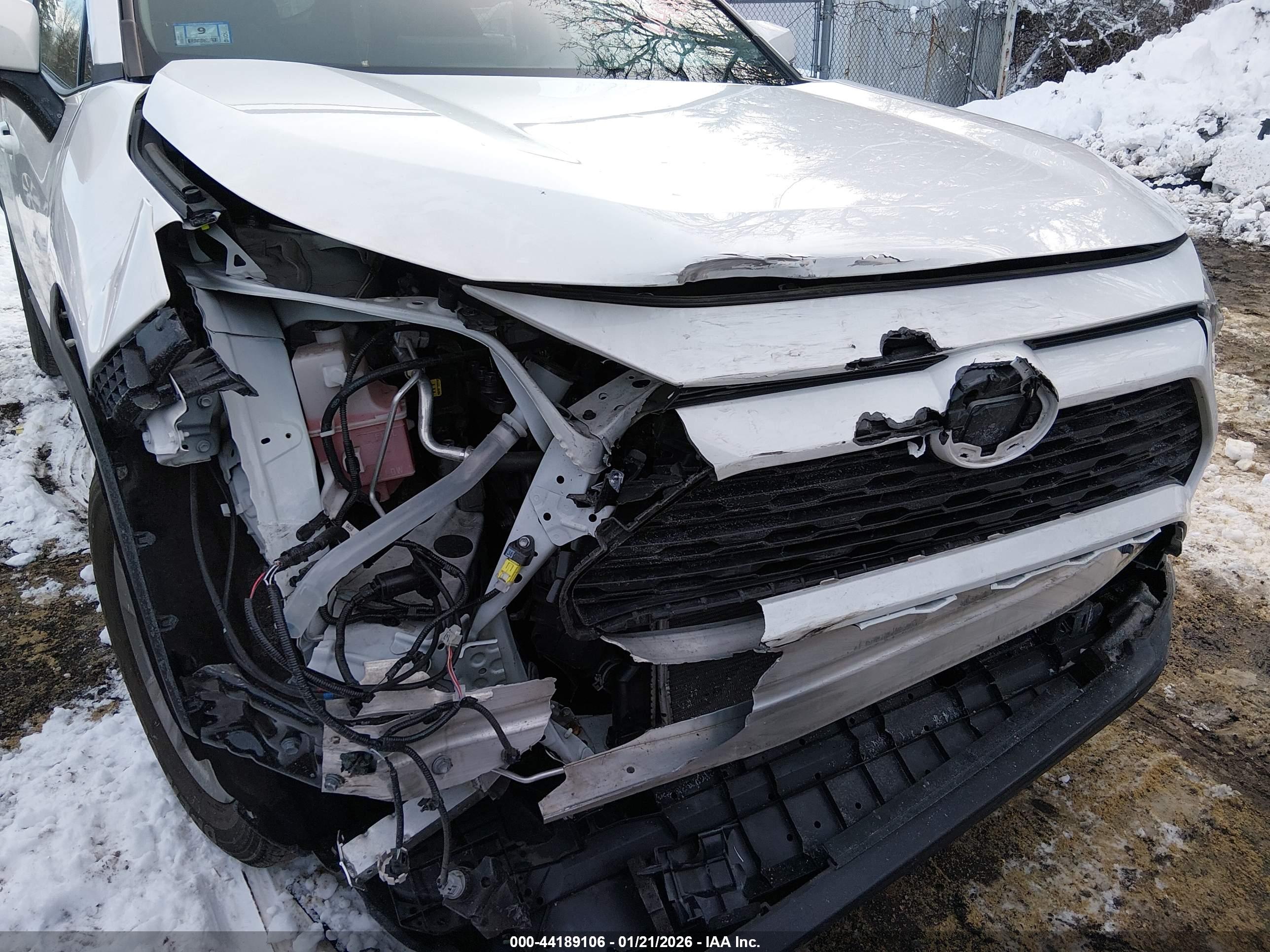 TOYOTA RAV4 image 6