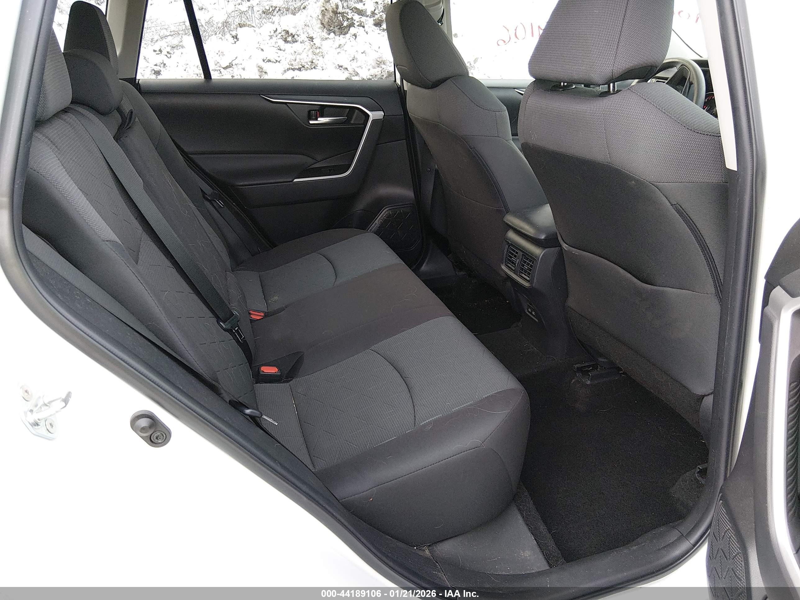 TOYOTA RAV4 image 8