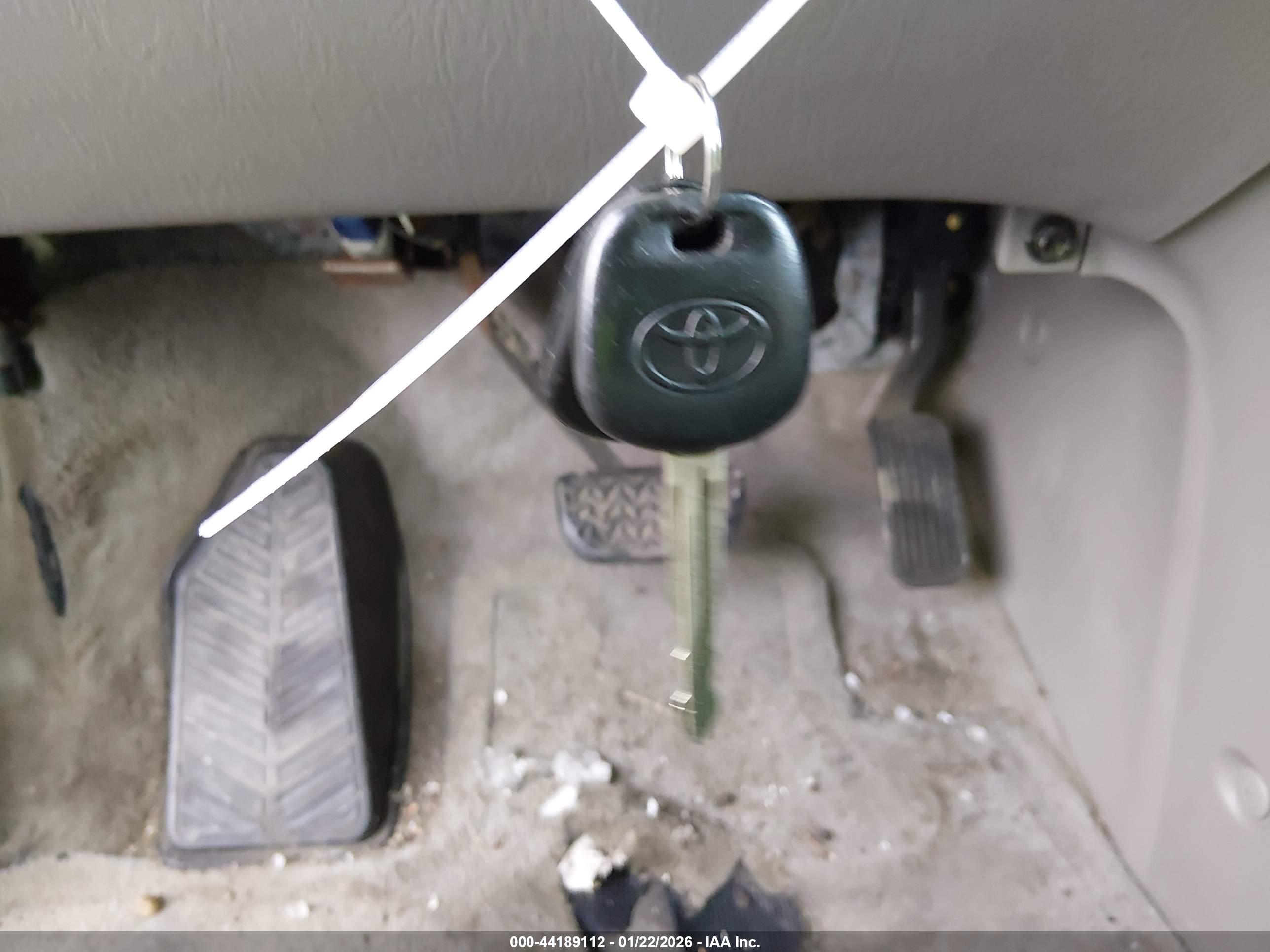 TOYOTA SIENNA image 11
