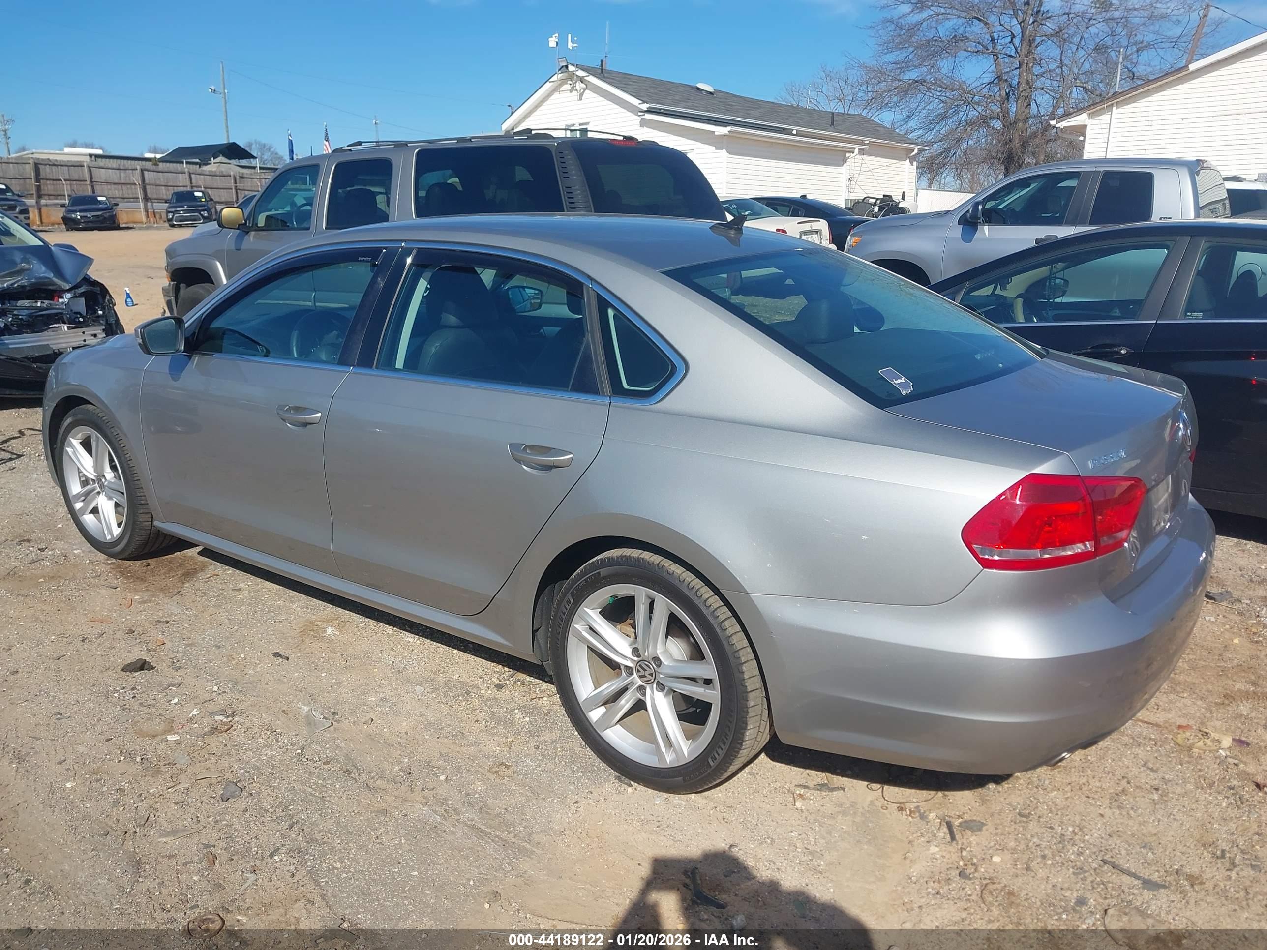 VOLKSWAGEN PASSAT image 3