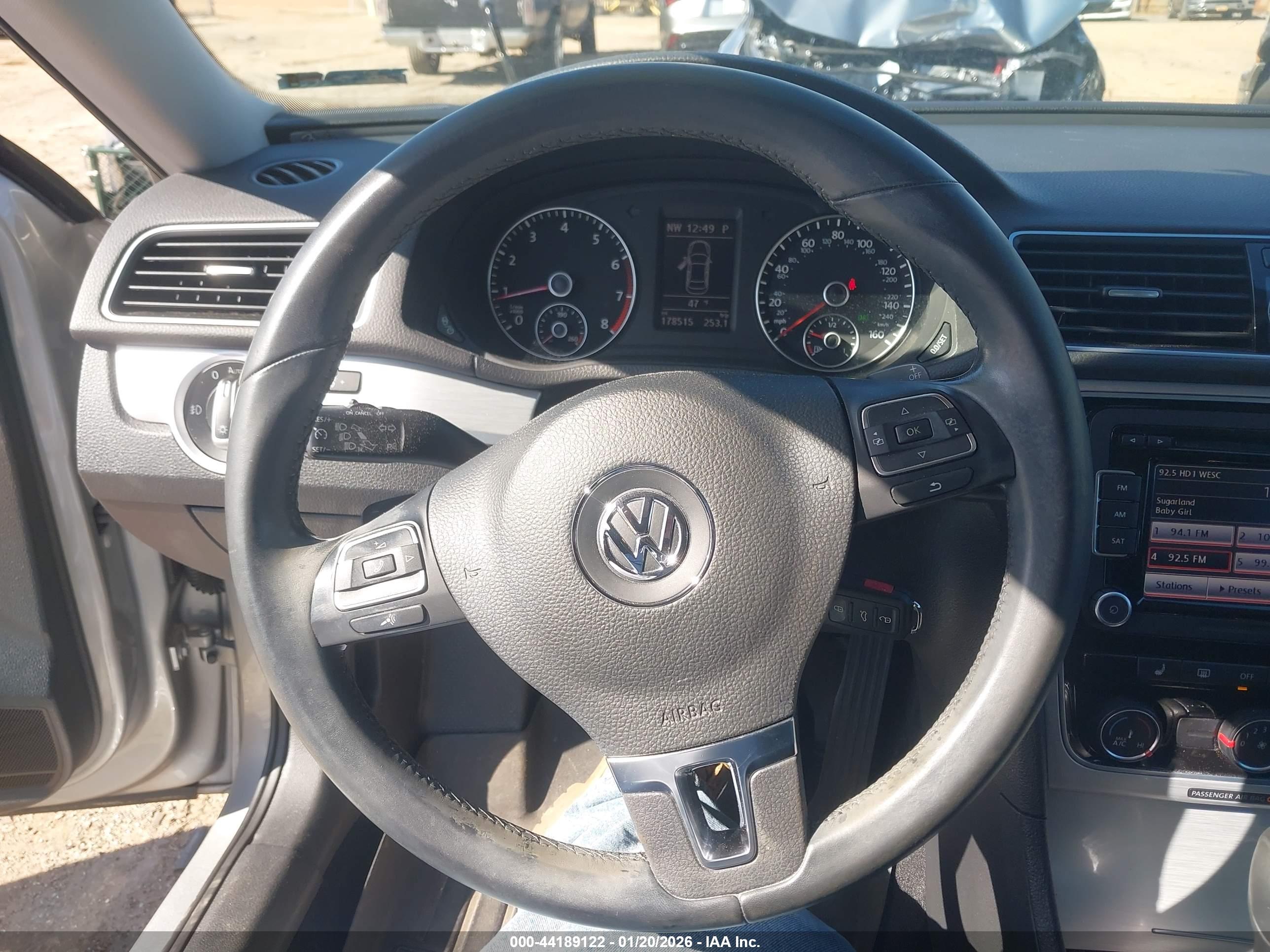 VOLKSWAGEN PASSAT image 6