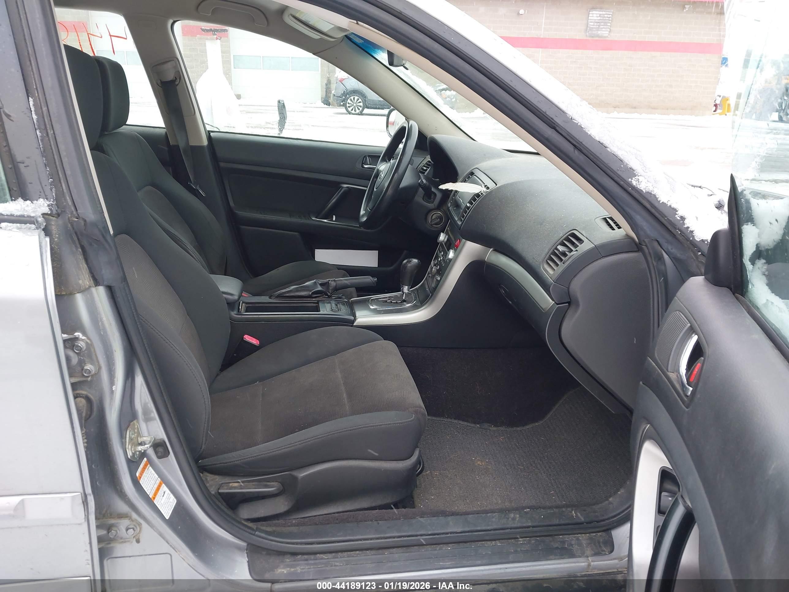 SUBARU OUTBACK image 5