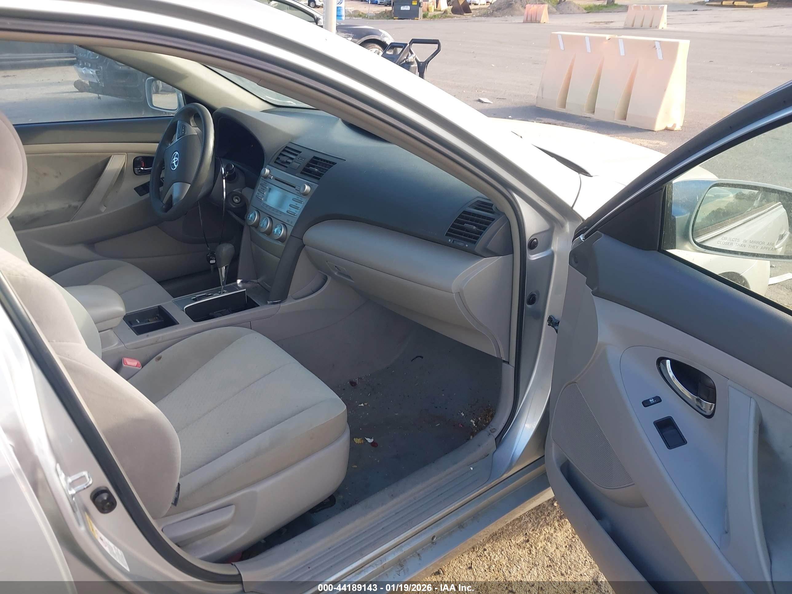 TOYOTA CAMRY image 5