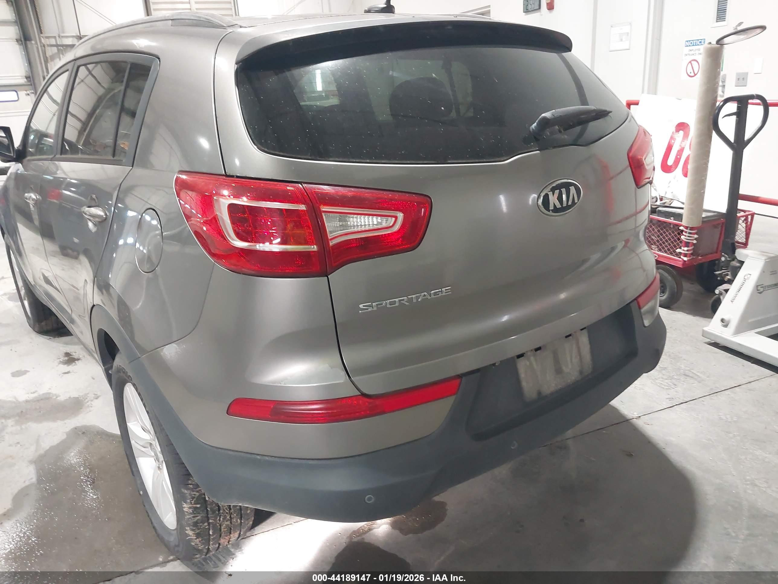 KIA SPORTAGE image 6