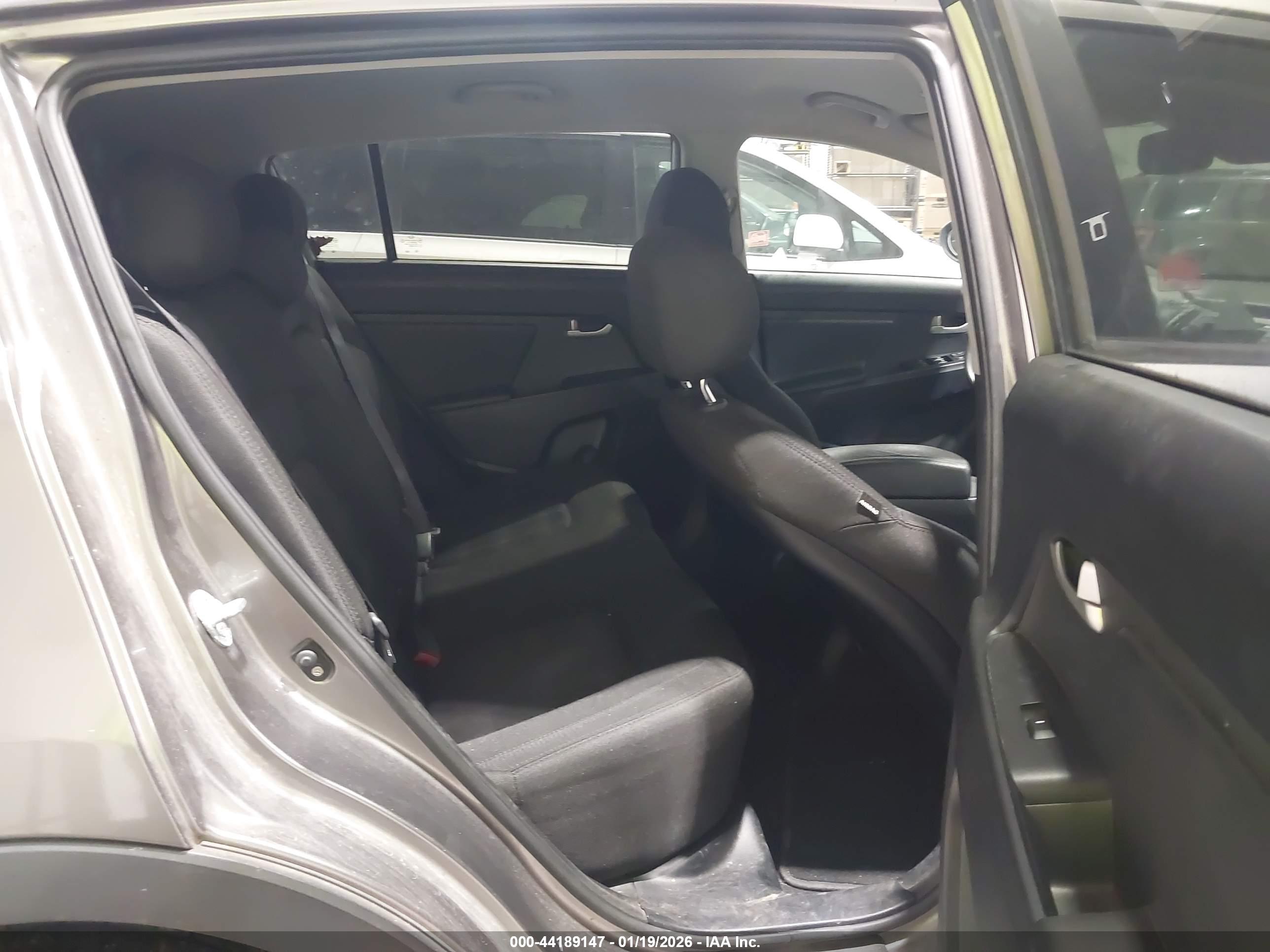 KIA SPORTAGE image 8