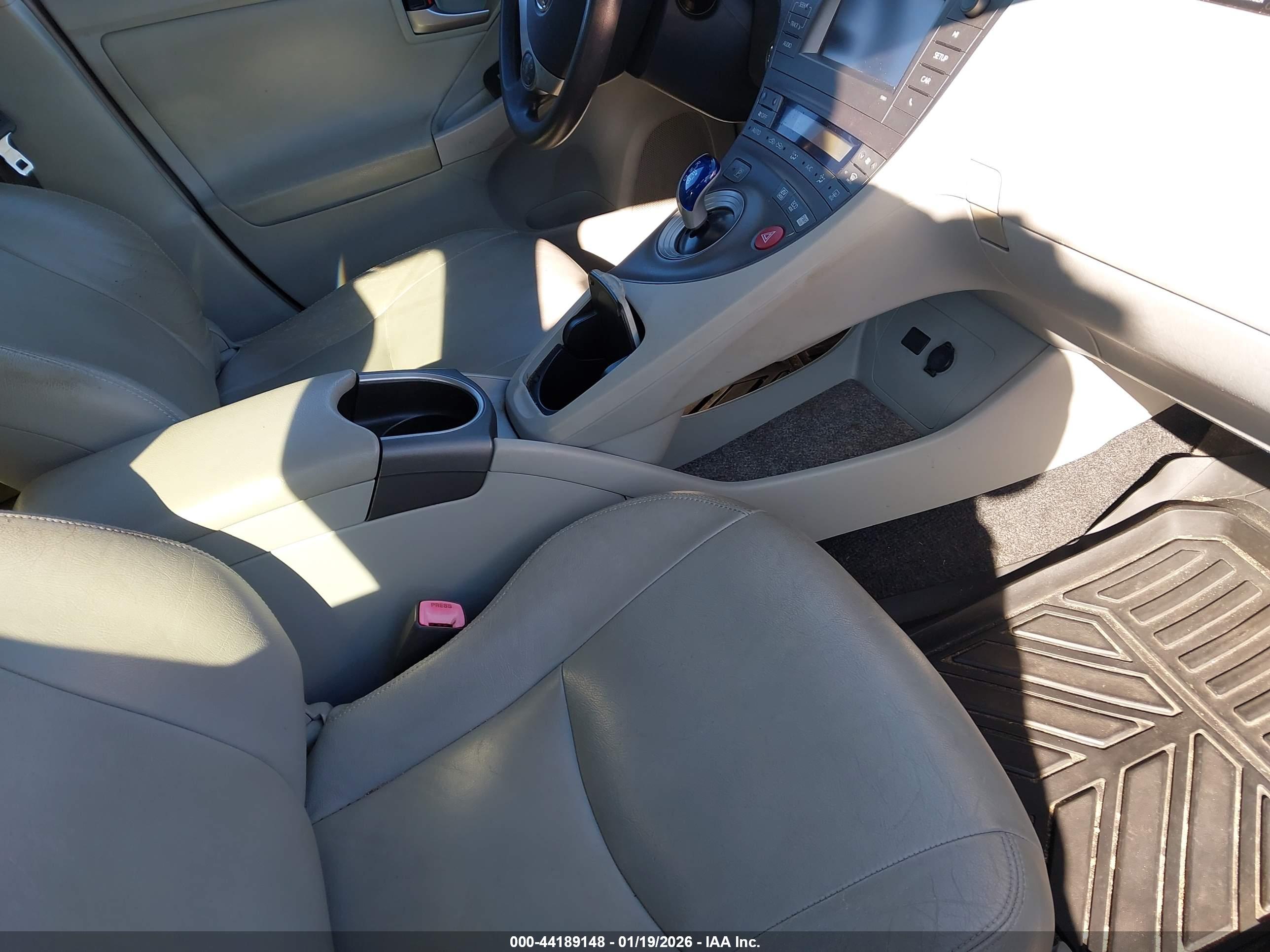 TOYOTA PRIUS image 5
