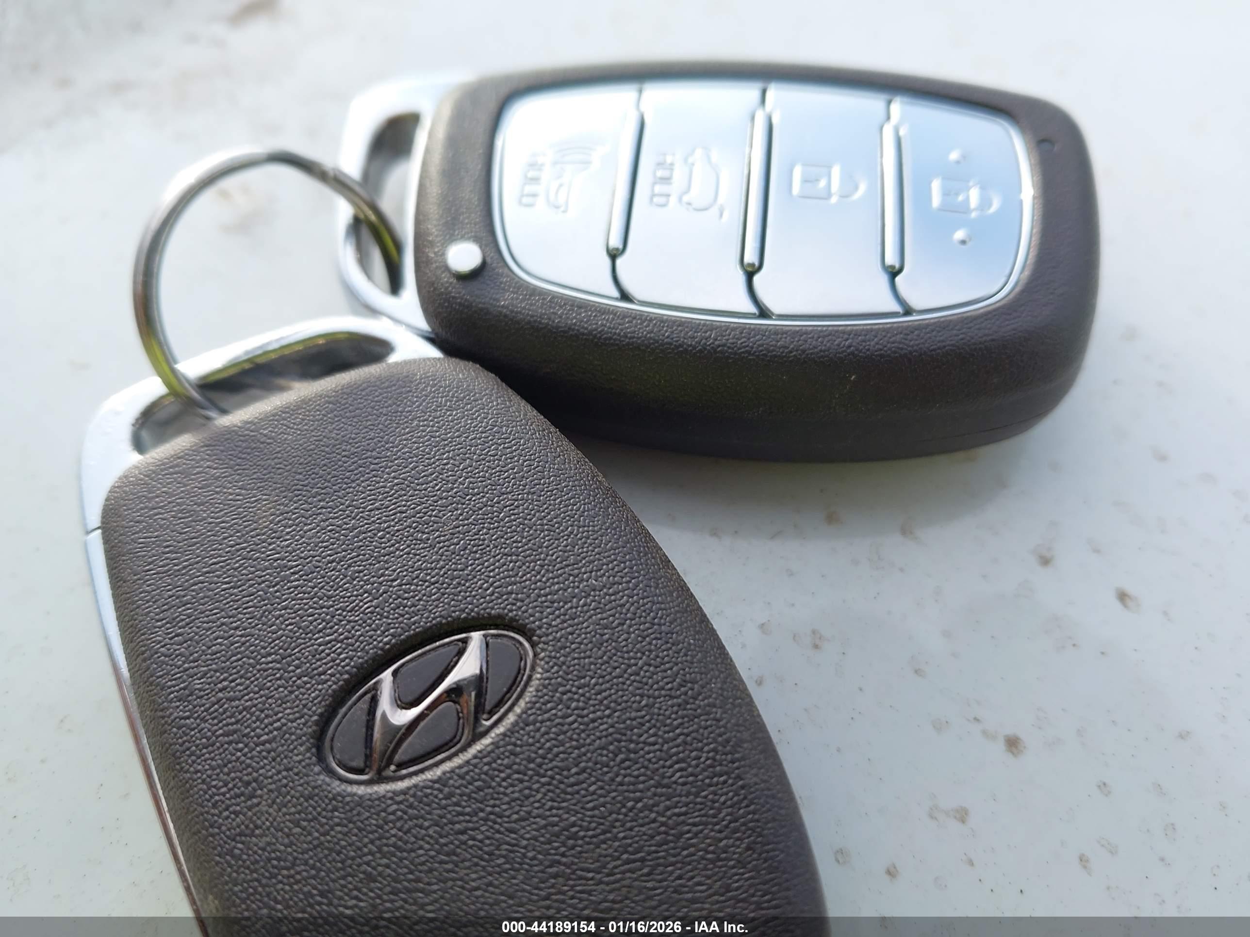HYUNDAI TUCSON image 11