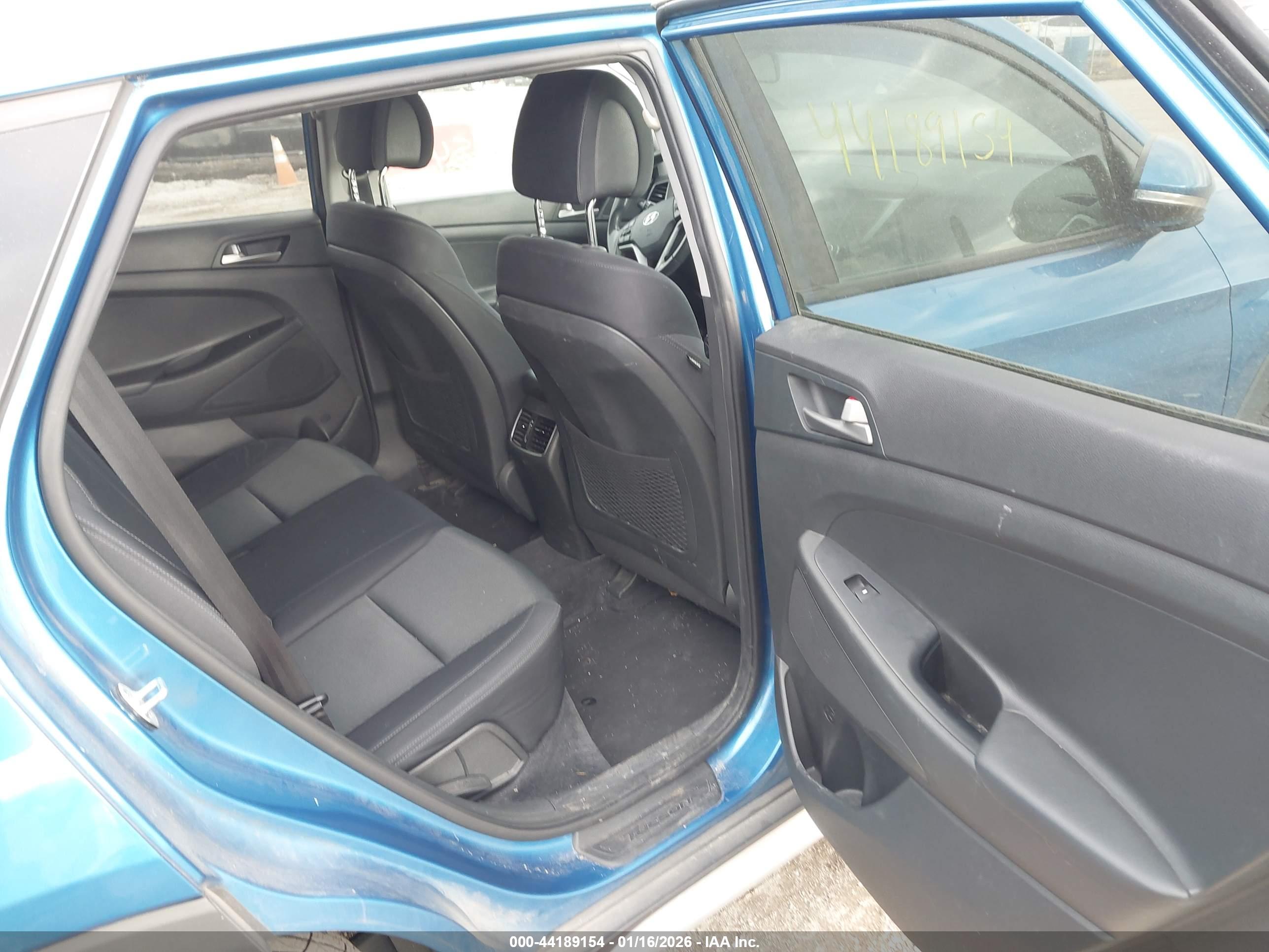 HYUNDAI TUCSON image 8