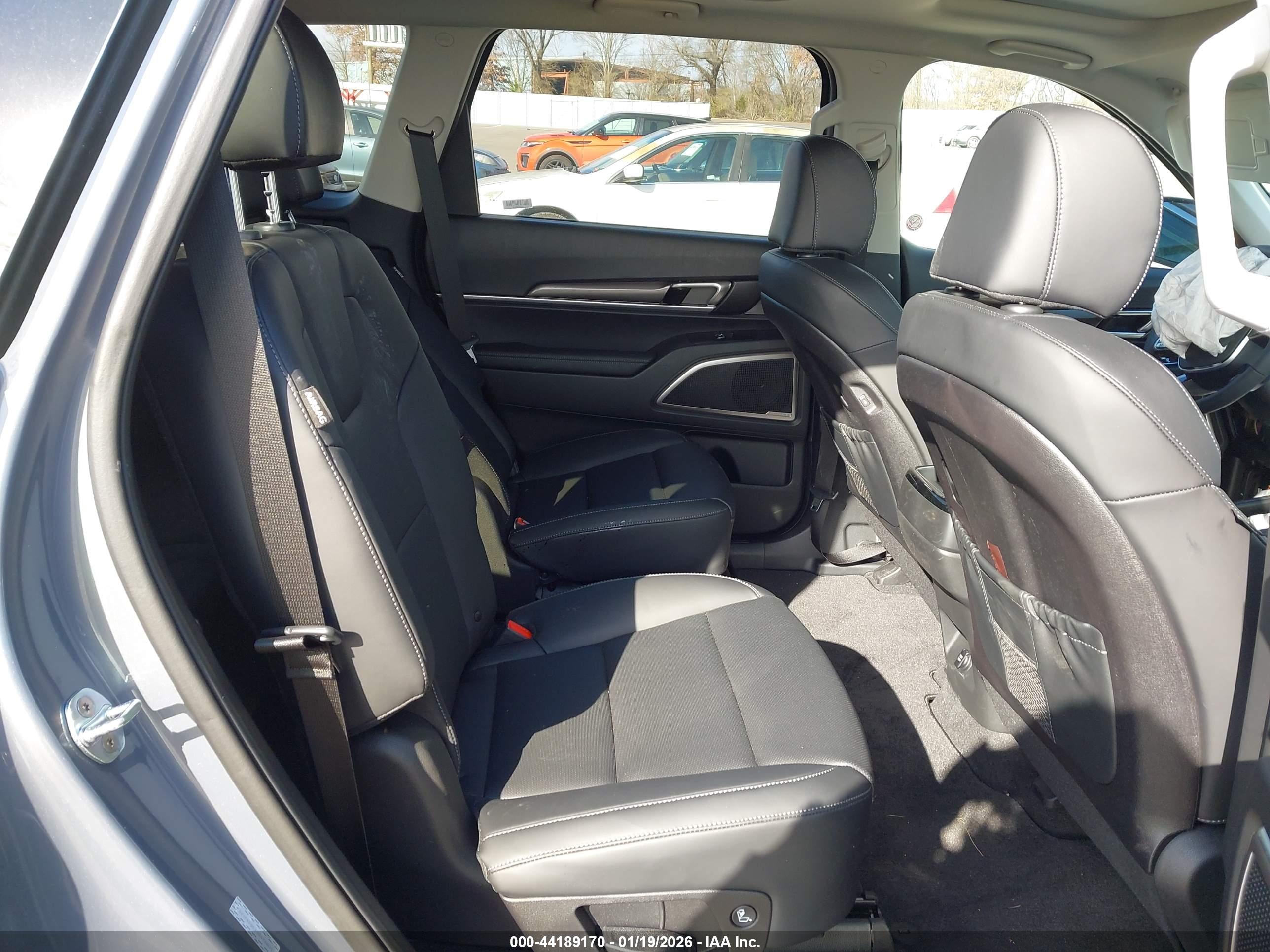 KIA TELLURIDE image 8