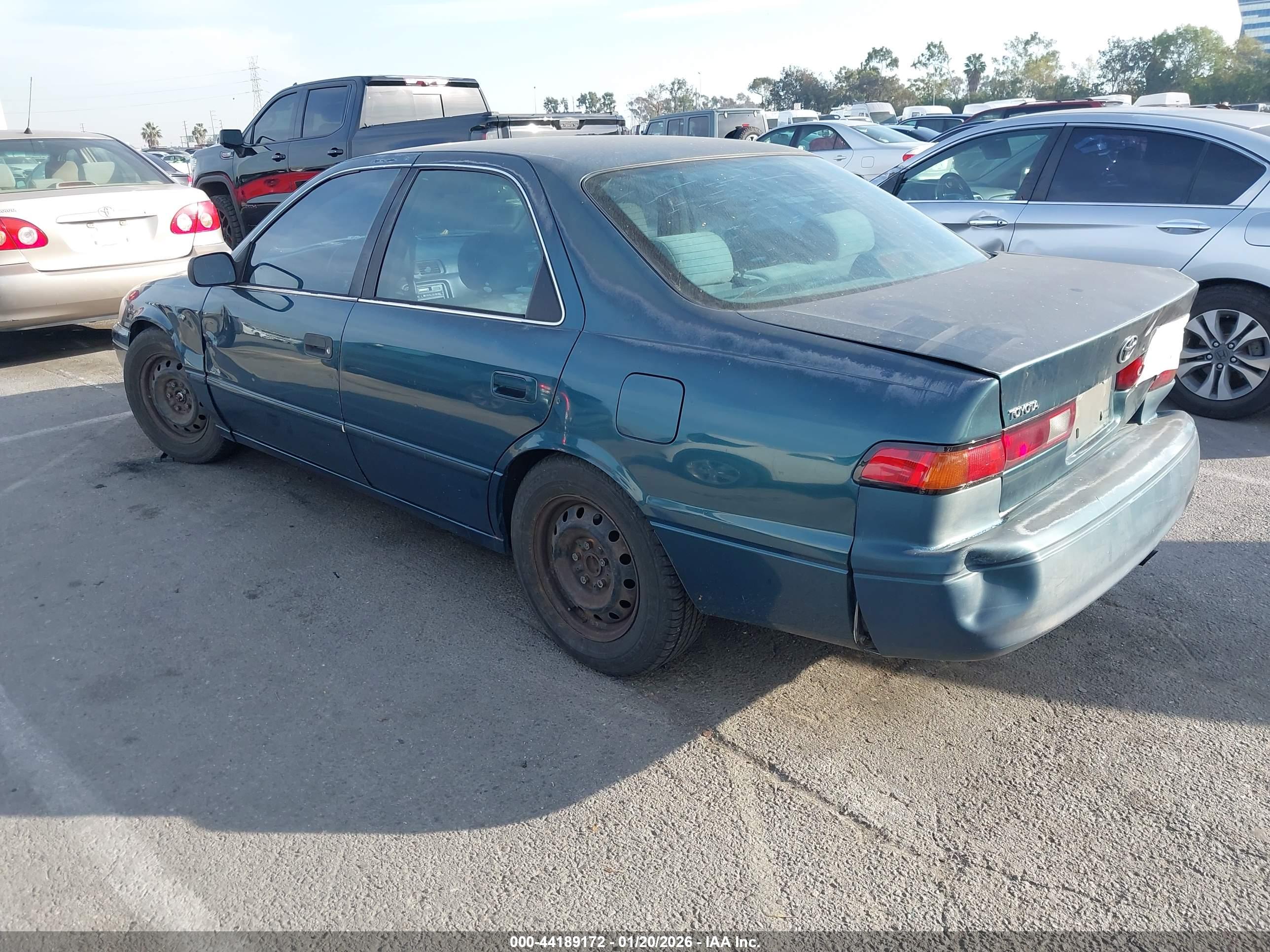 TOYOTA CAMRY image 3