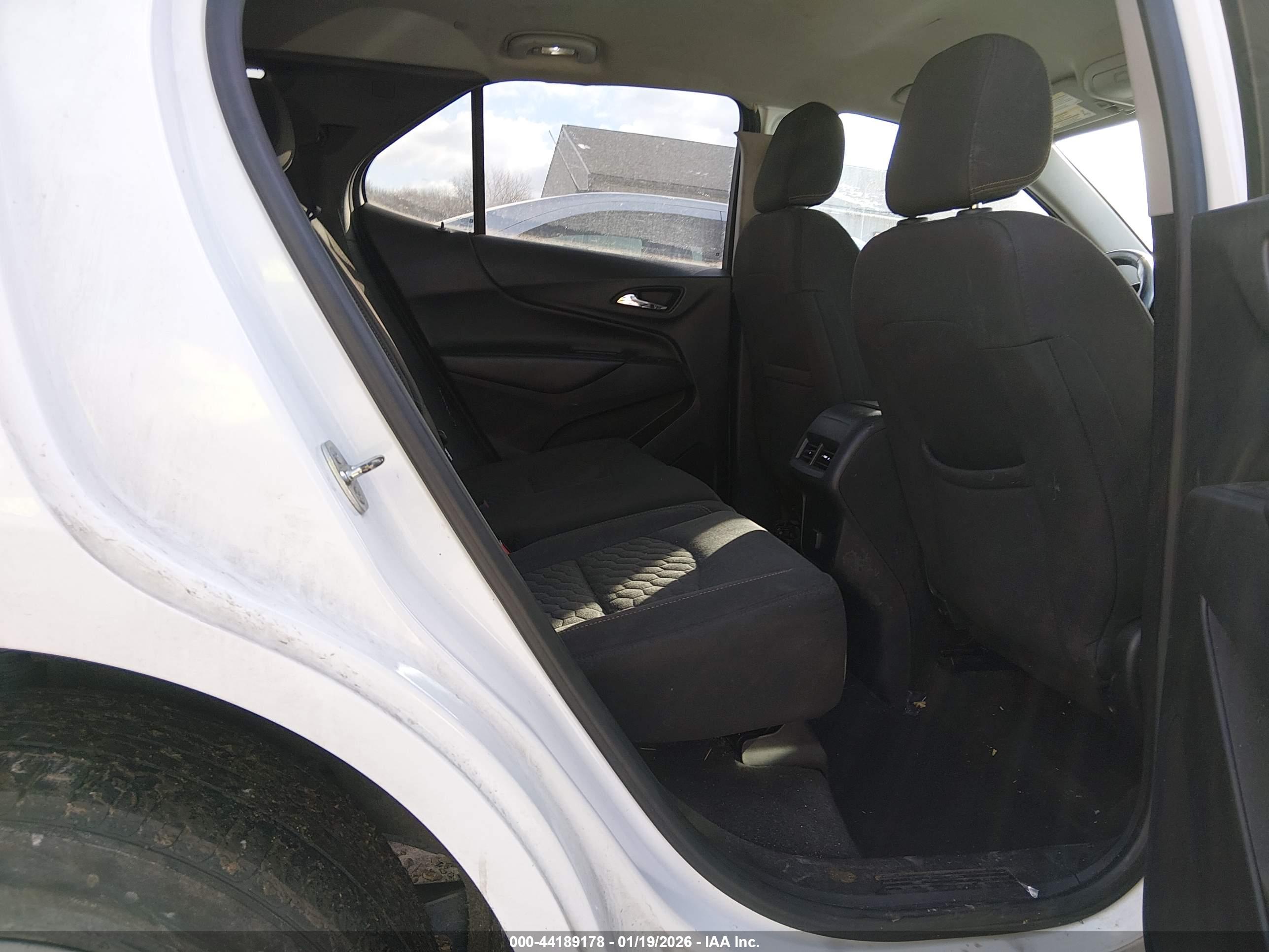 CHEVROLET EQUINOX image 8