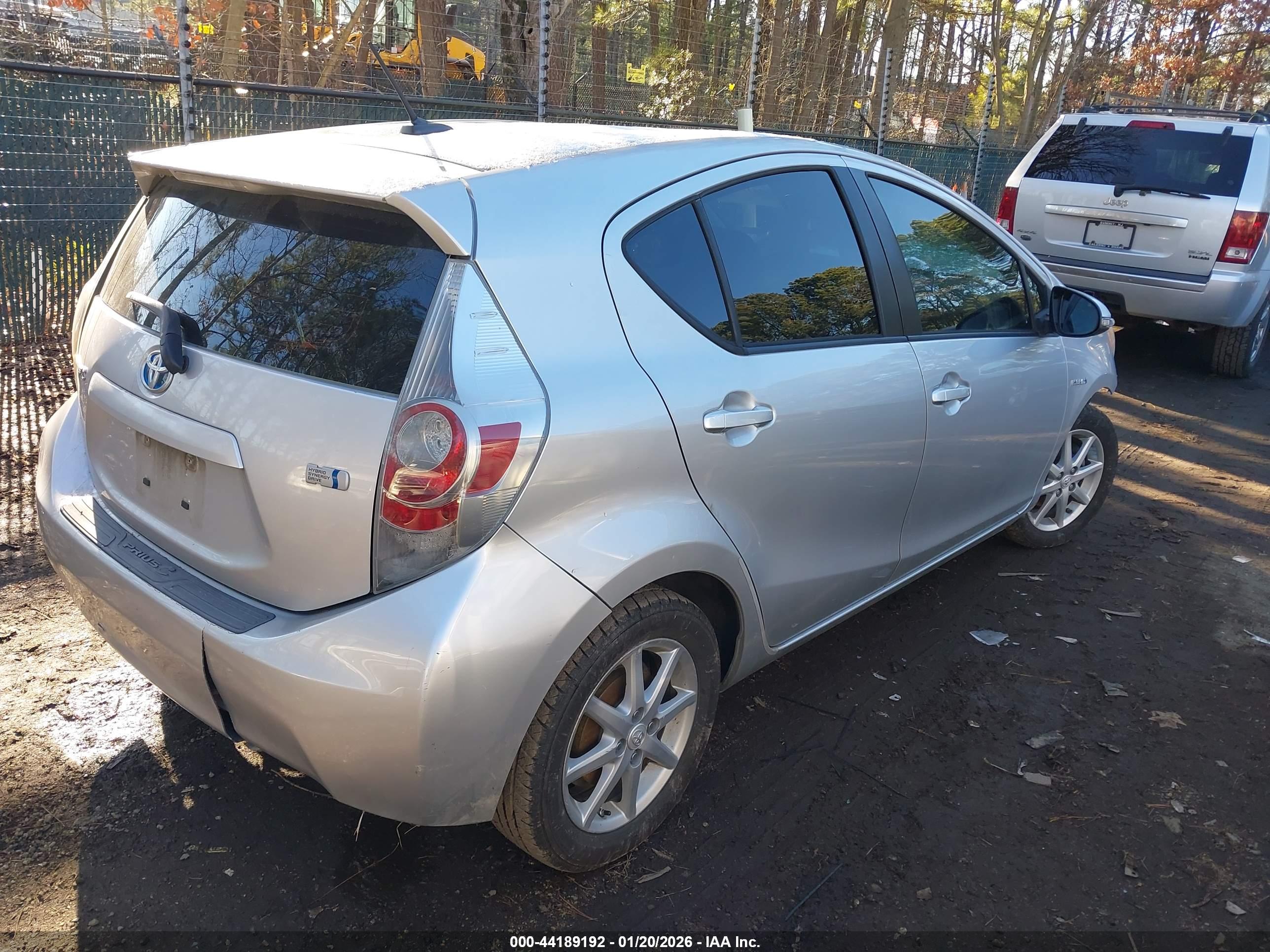 TOYOTA PRIUS image 4