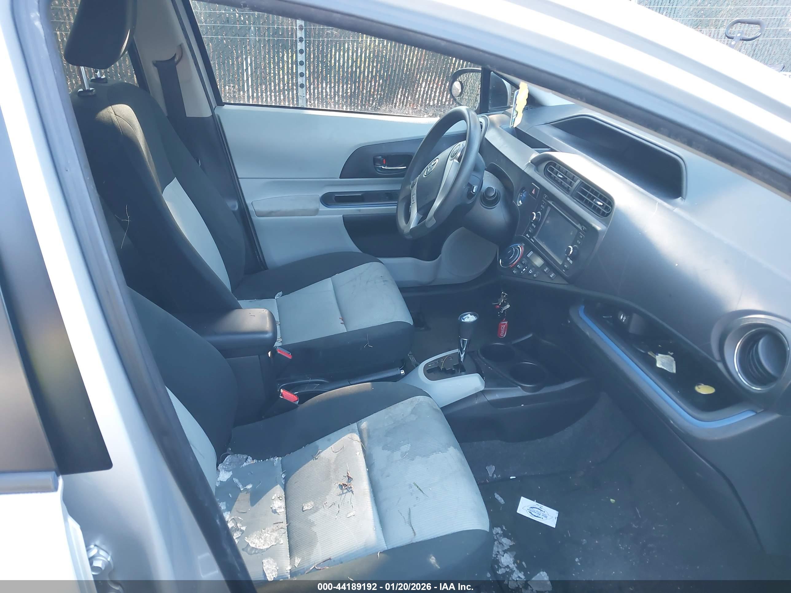 TOYOTA PRIUS image 5