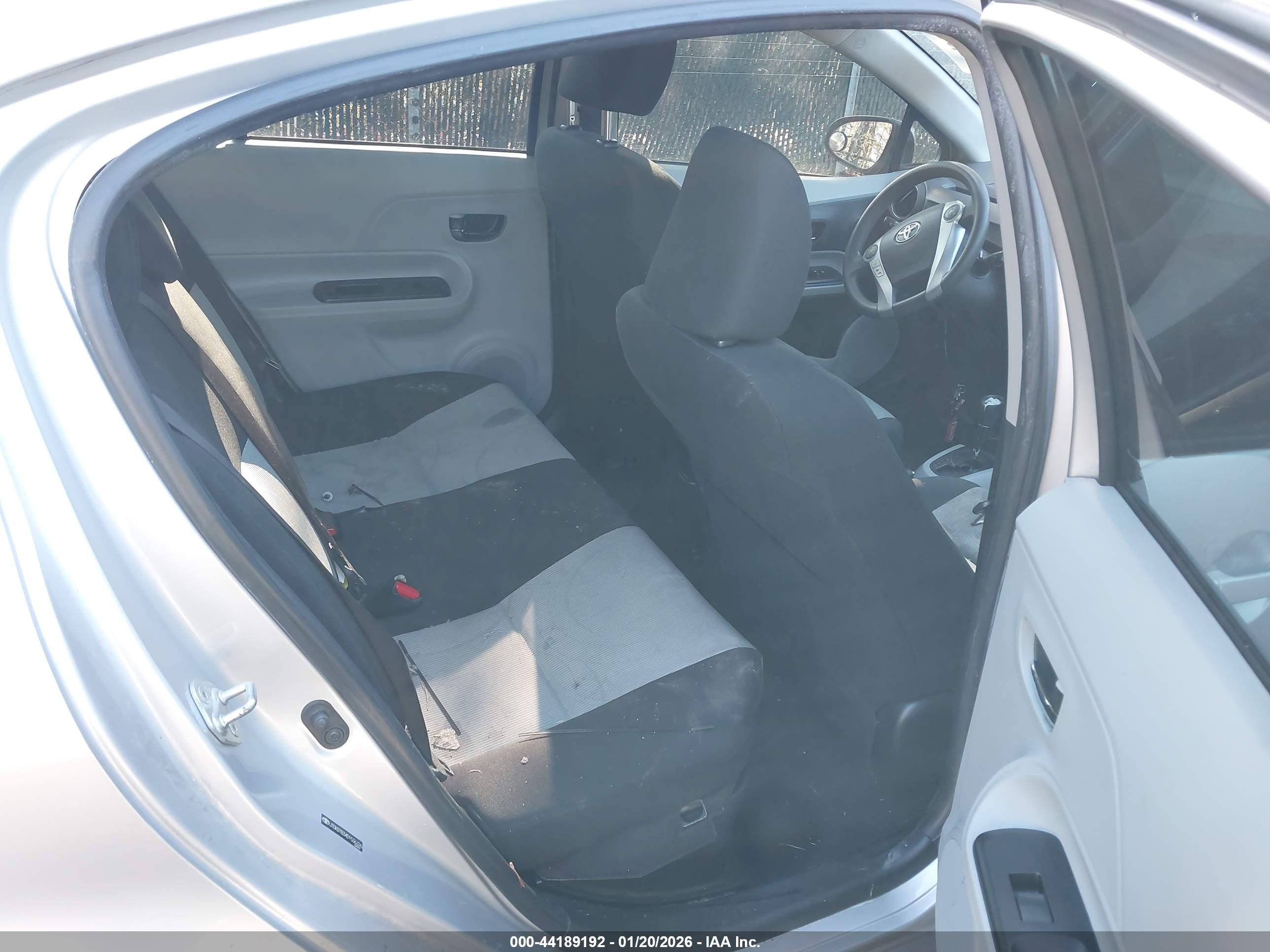 TOYOTA PRIUS image 8