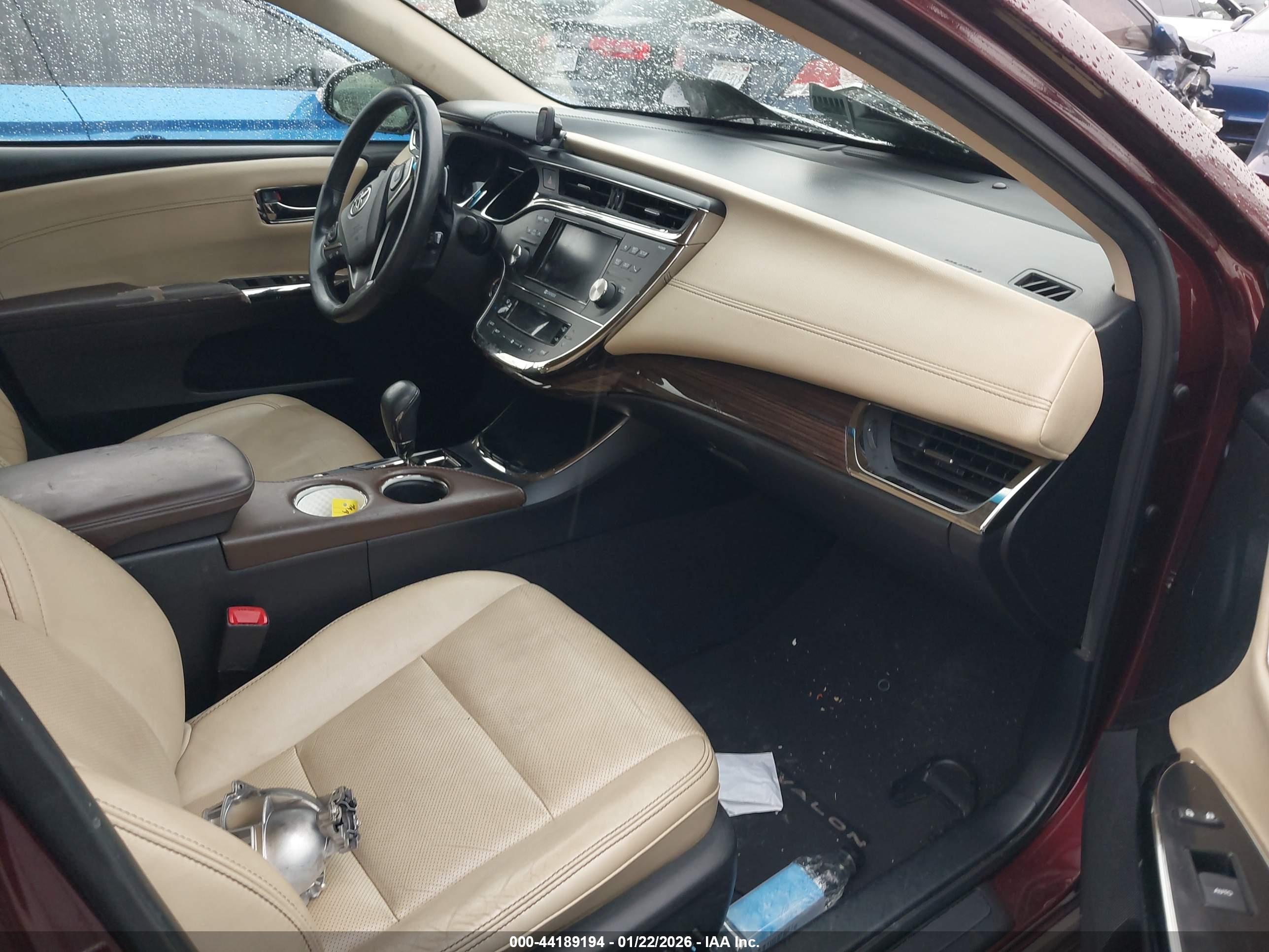 TOYOTA AVALON image 5