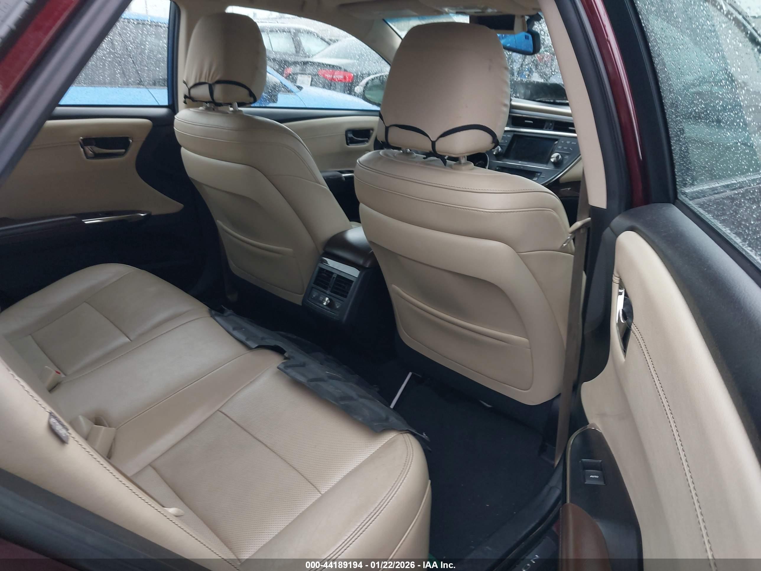 TOYOTA AVALON image 8