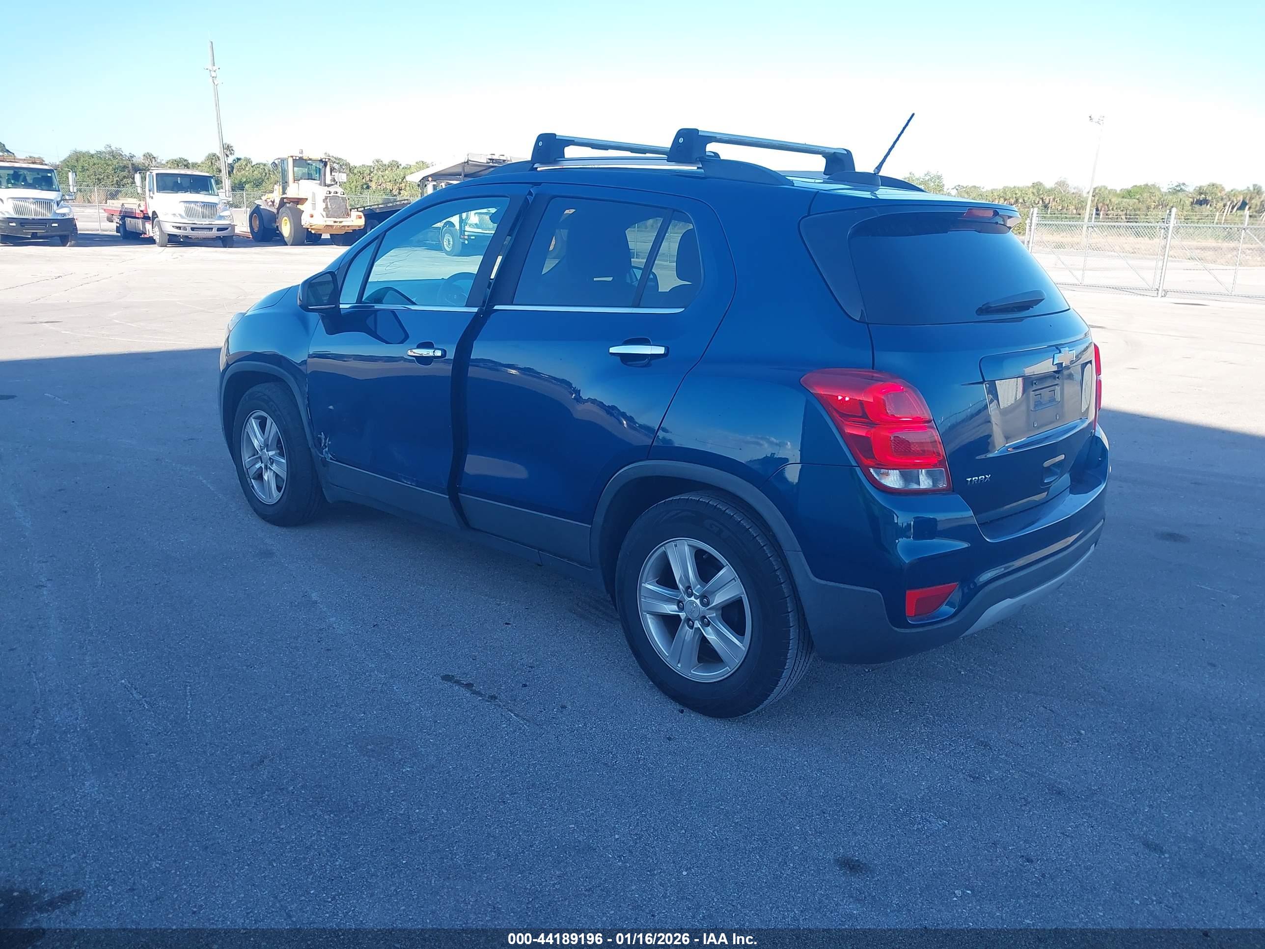 CHEVROLET TRAX image 3