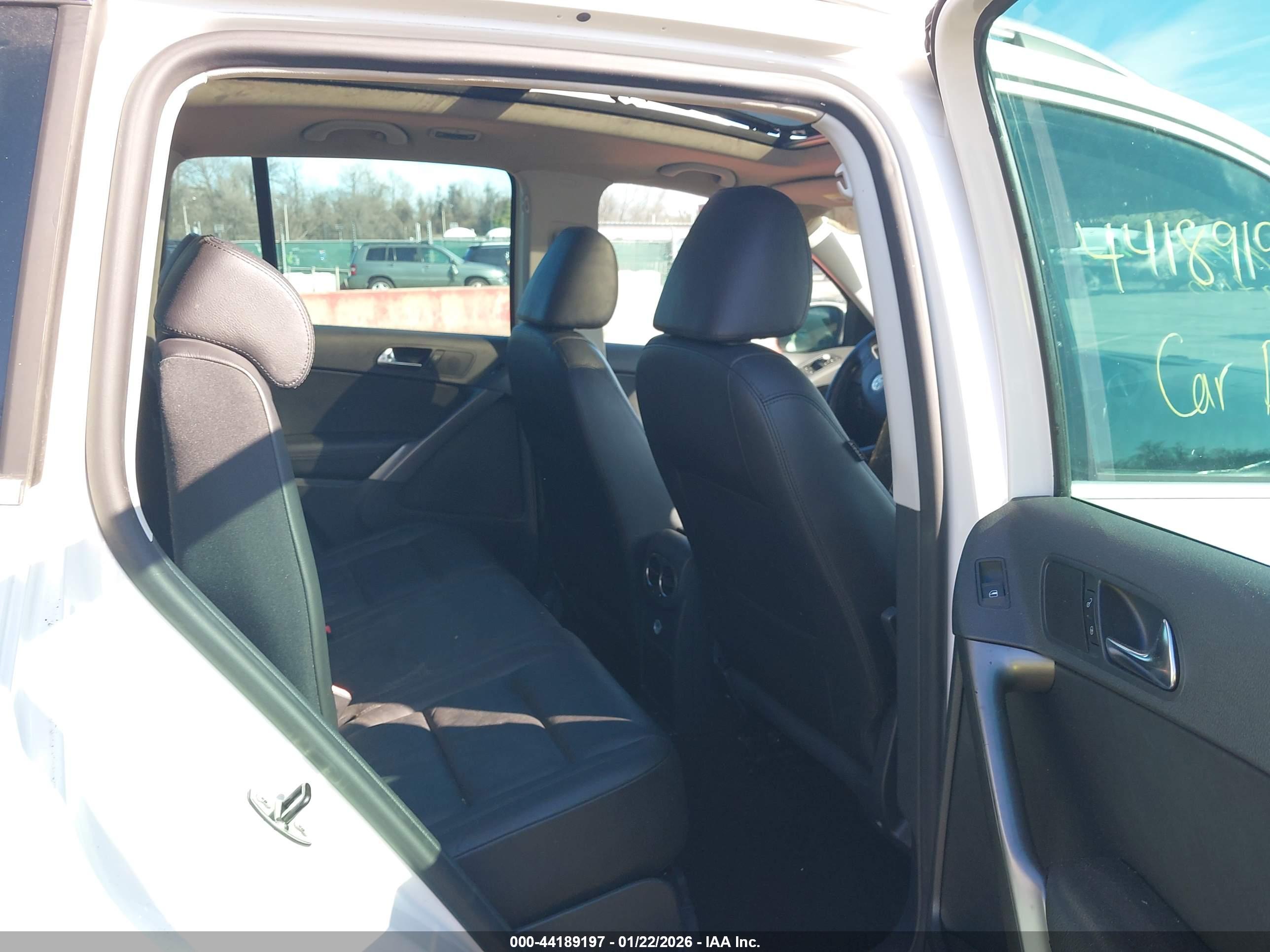 VOLKSWAGEN TIGUAN image 8