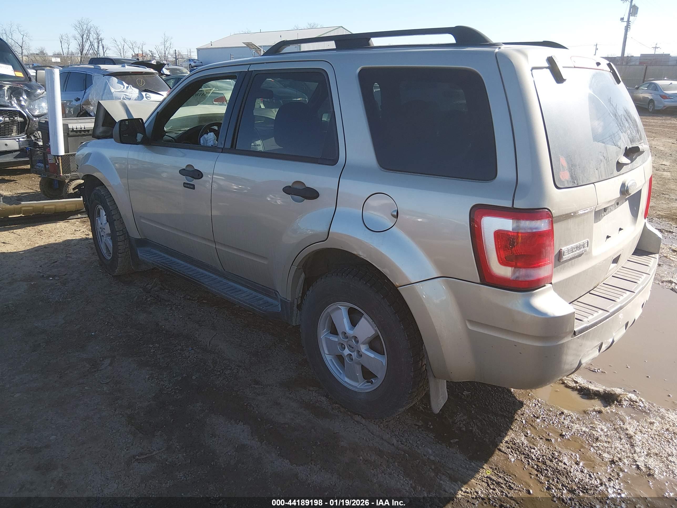 FORD ESCAPE image 3