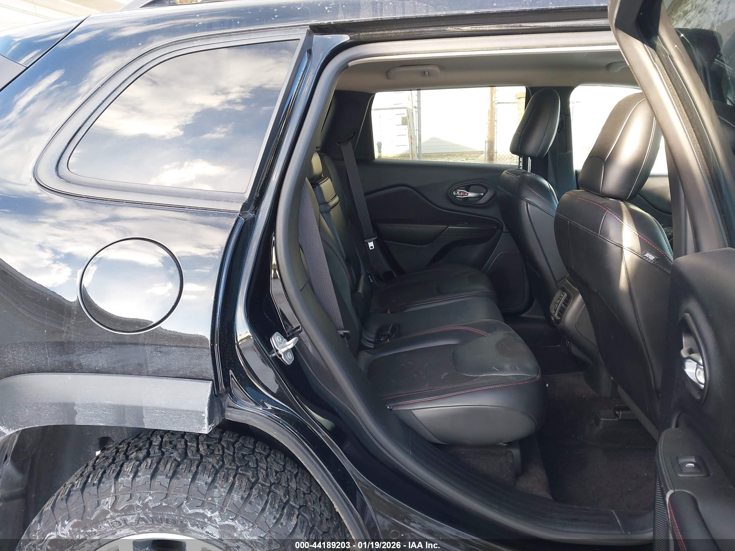 JEEP CHEROKEE image 8