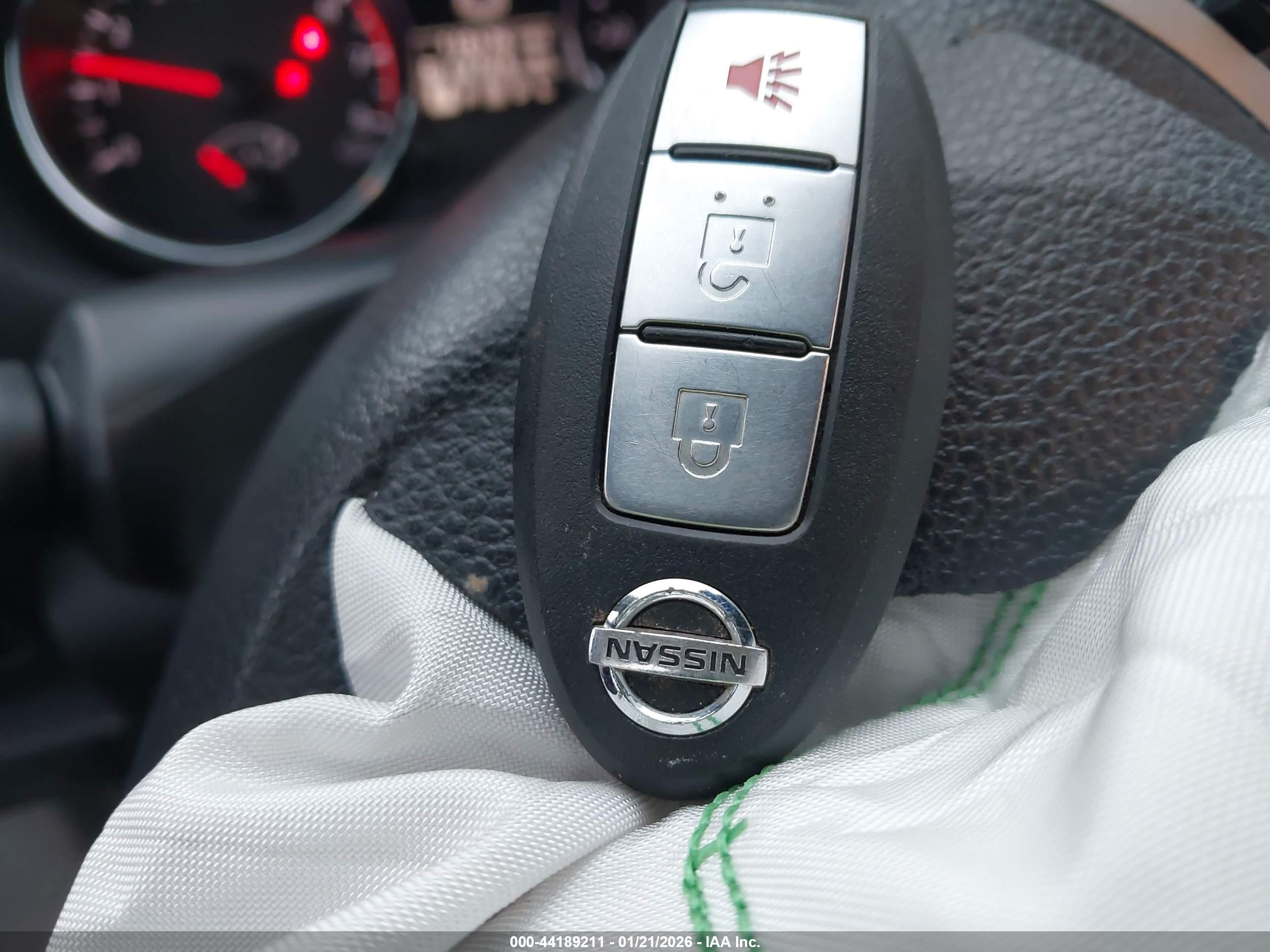 NISSAN ROGUE image 11