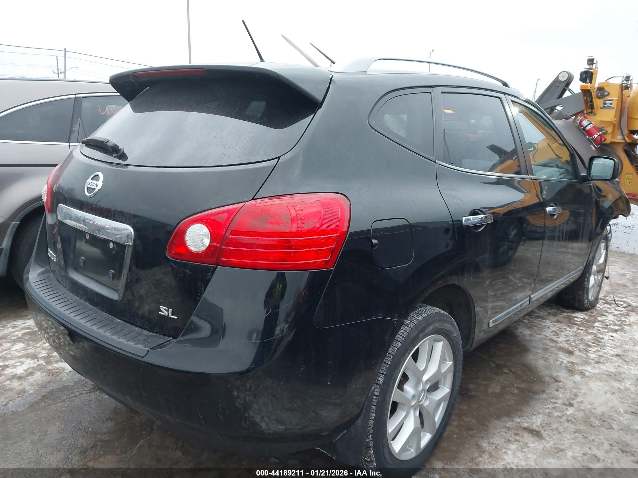 NISSAN ROGUE image 4