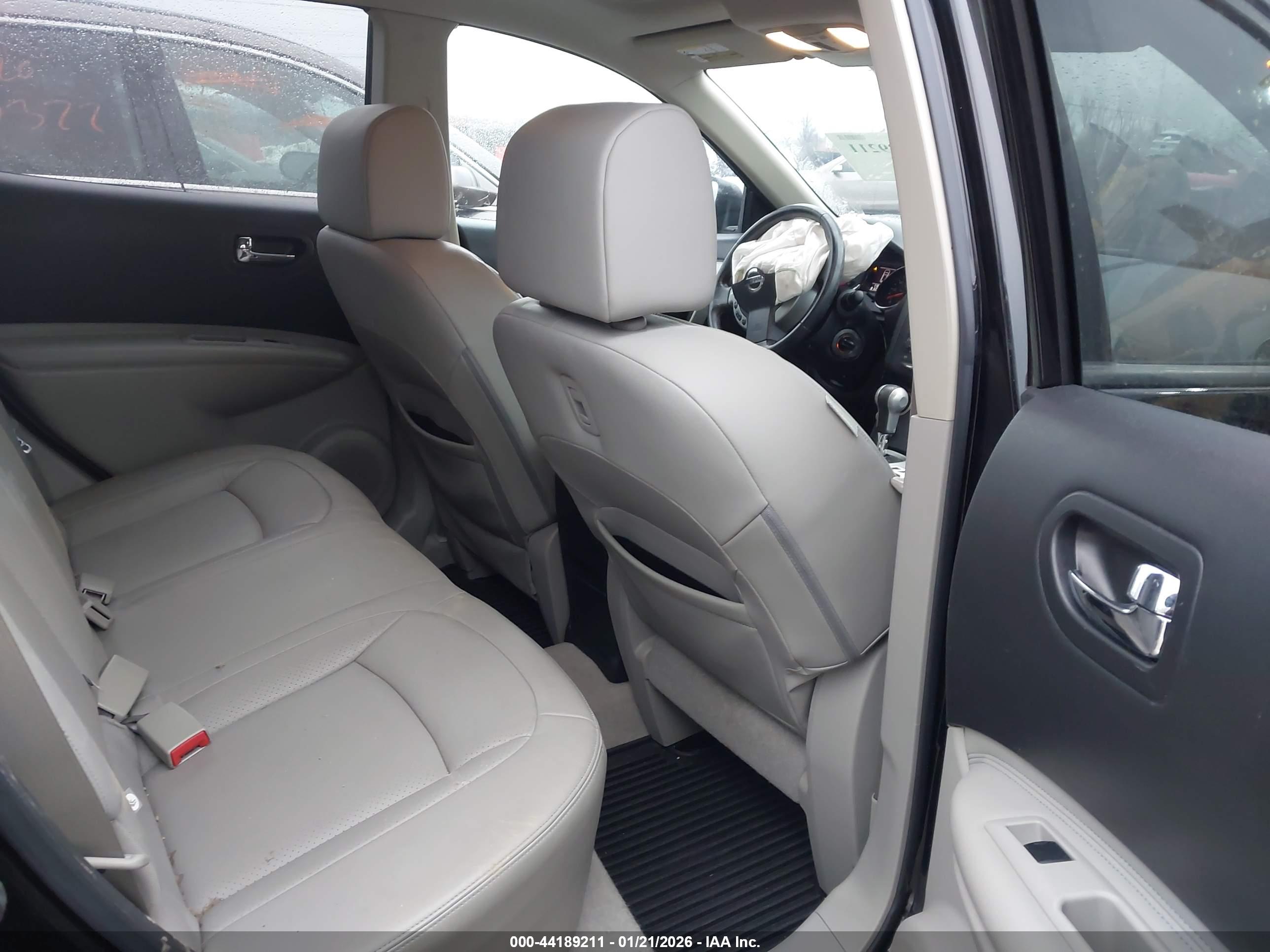 NISSAN ROGUE image 8