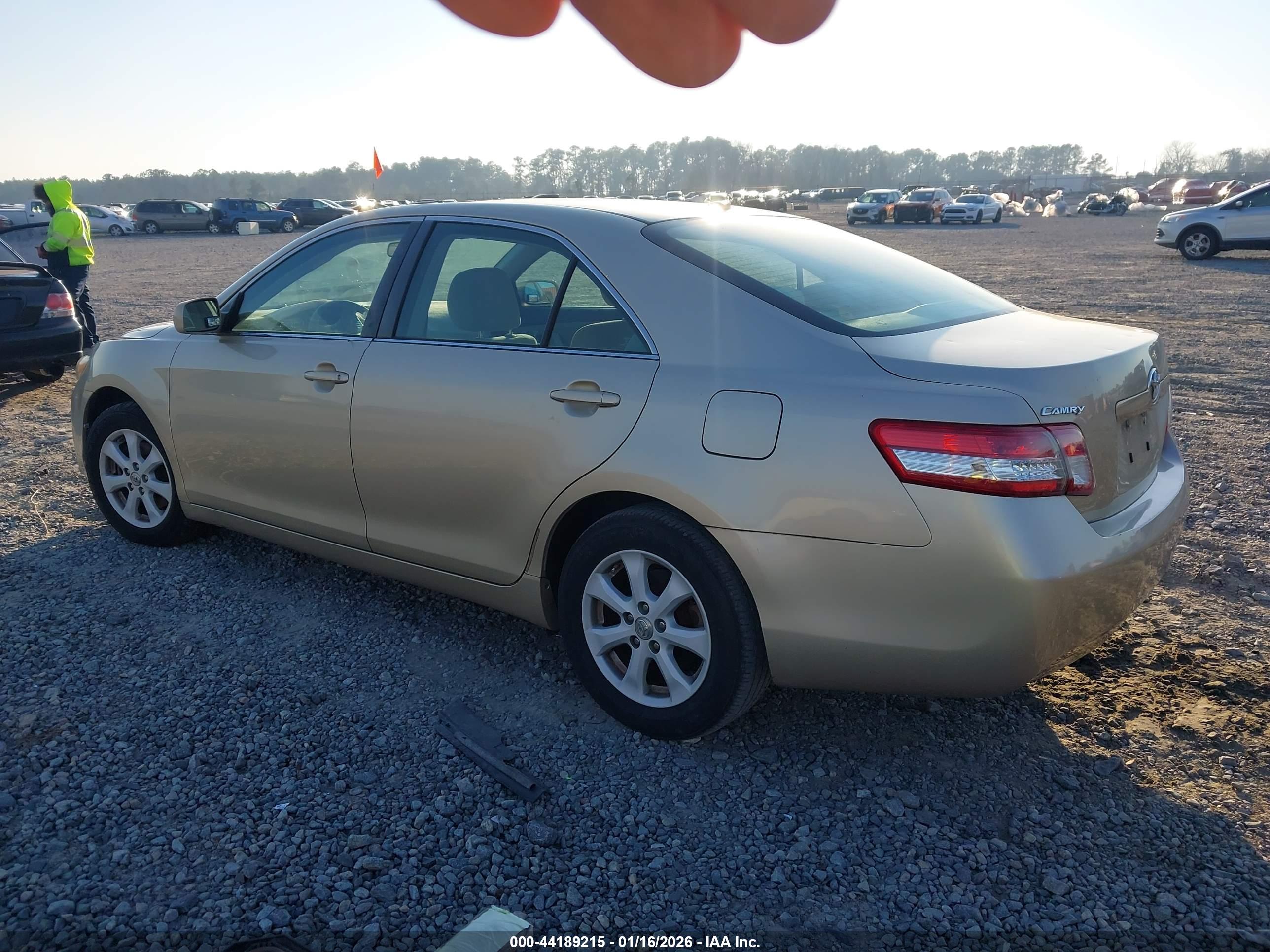 TOYOTA CAMRY image 3