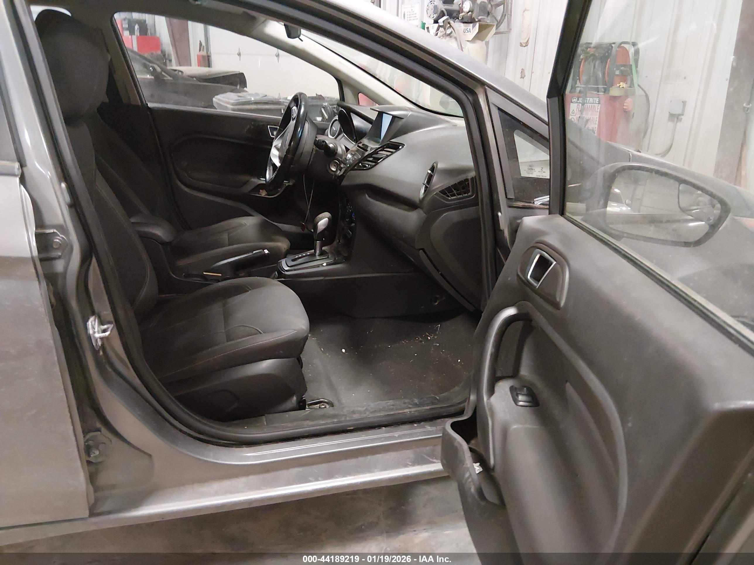 FORD FIESTA image 5