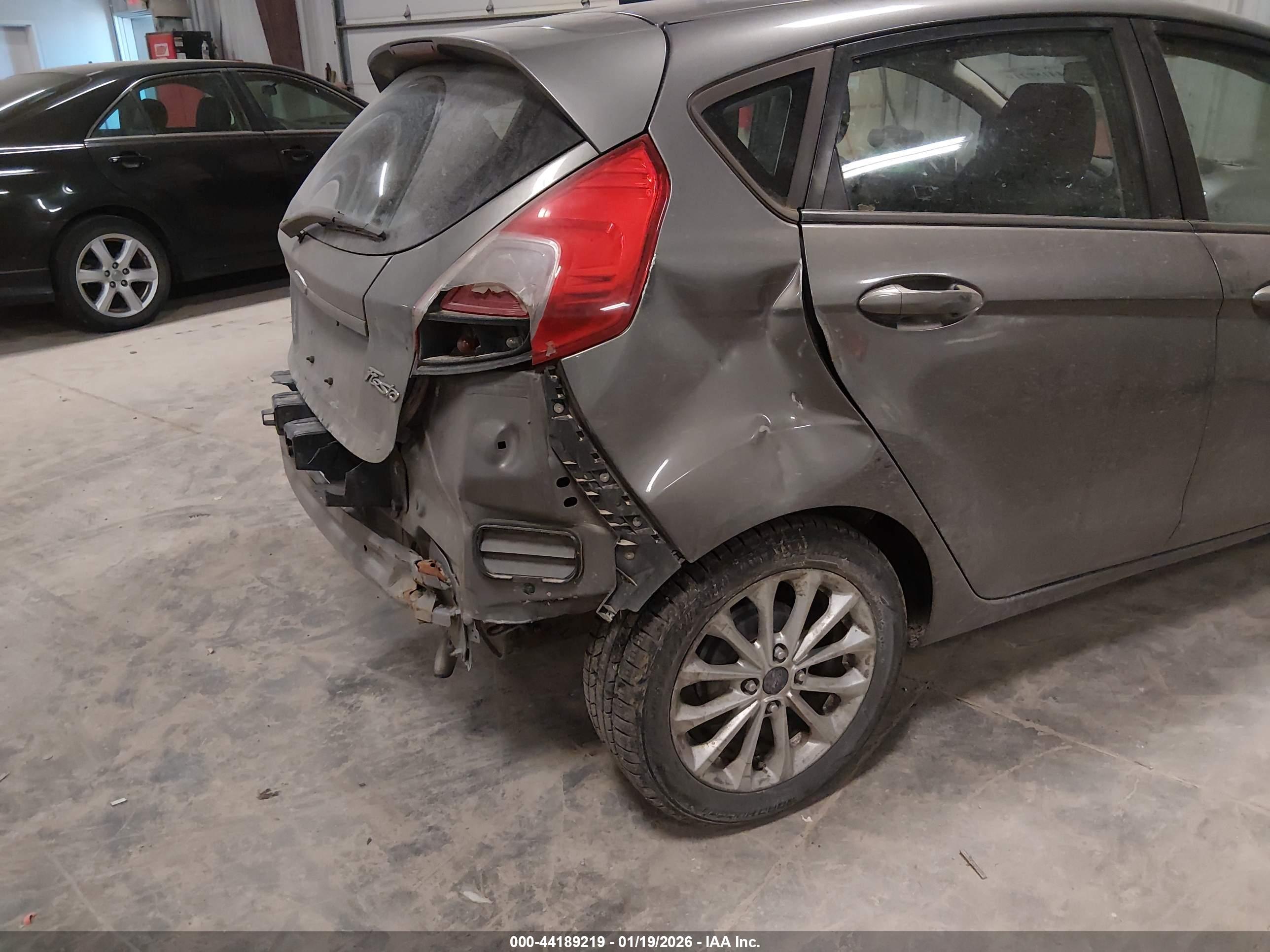 FORD FIESTA image 6