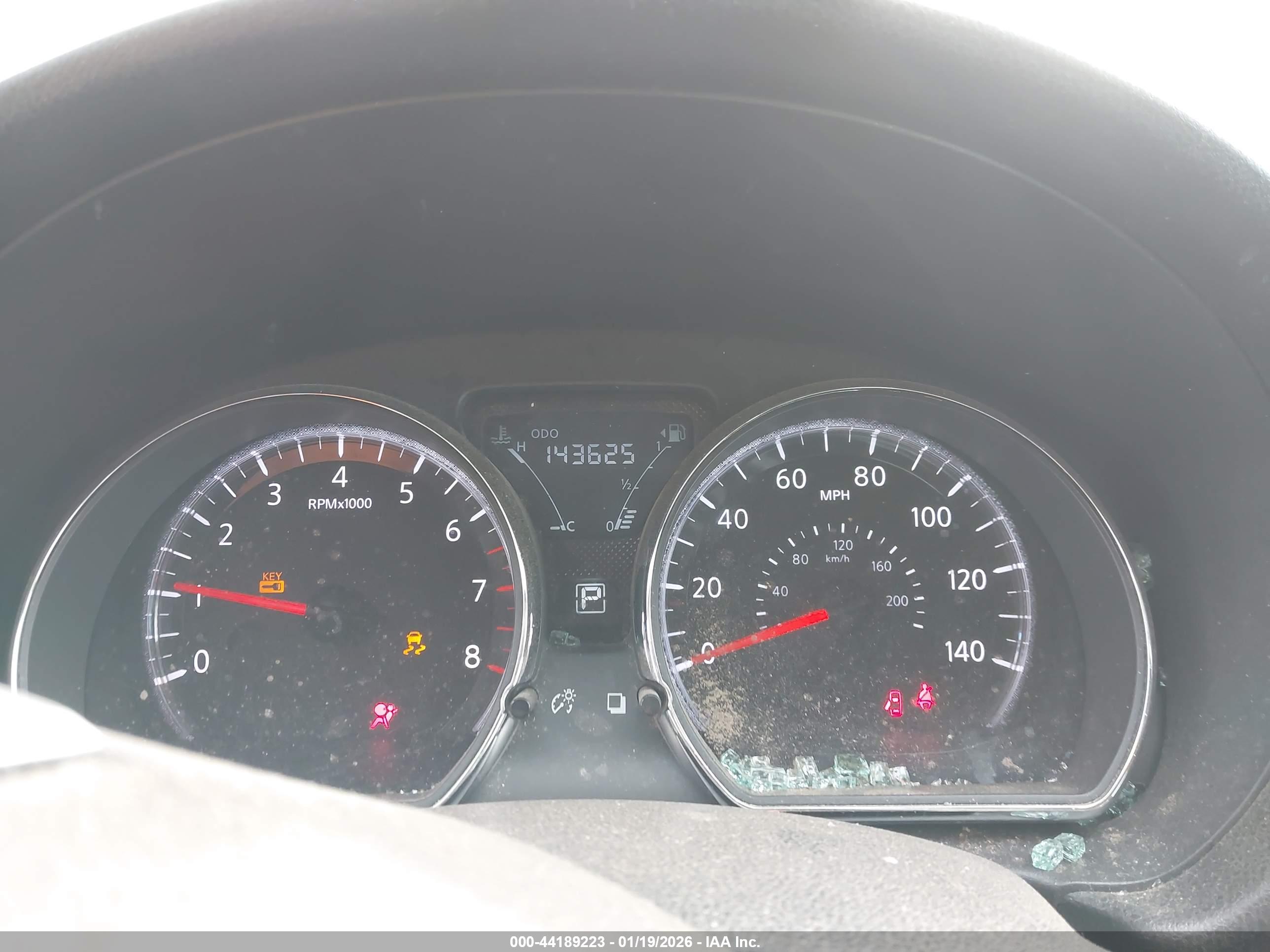 NISSAN VERSA image 7