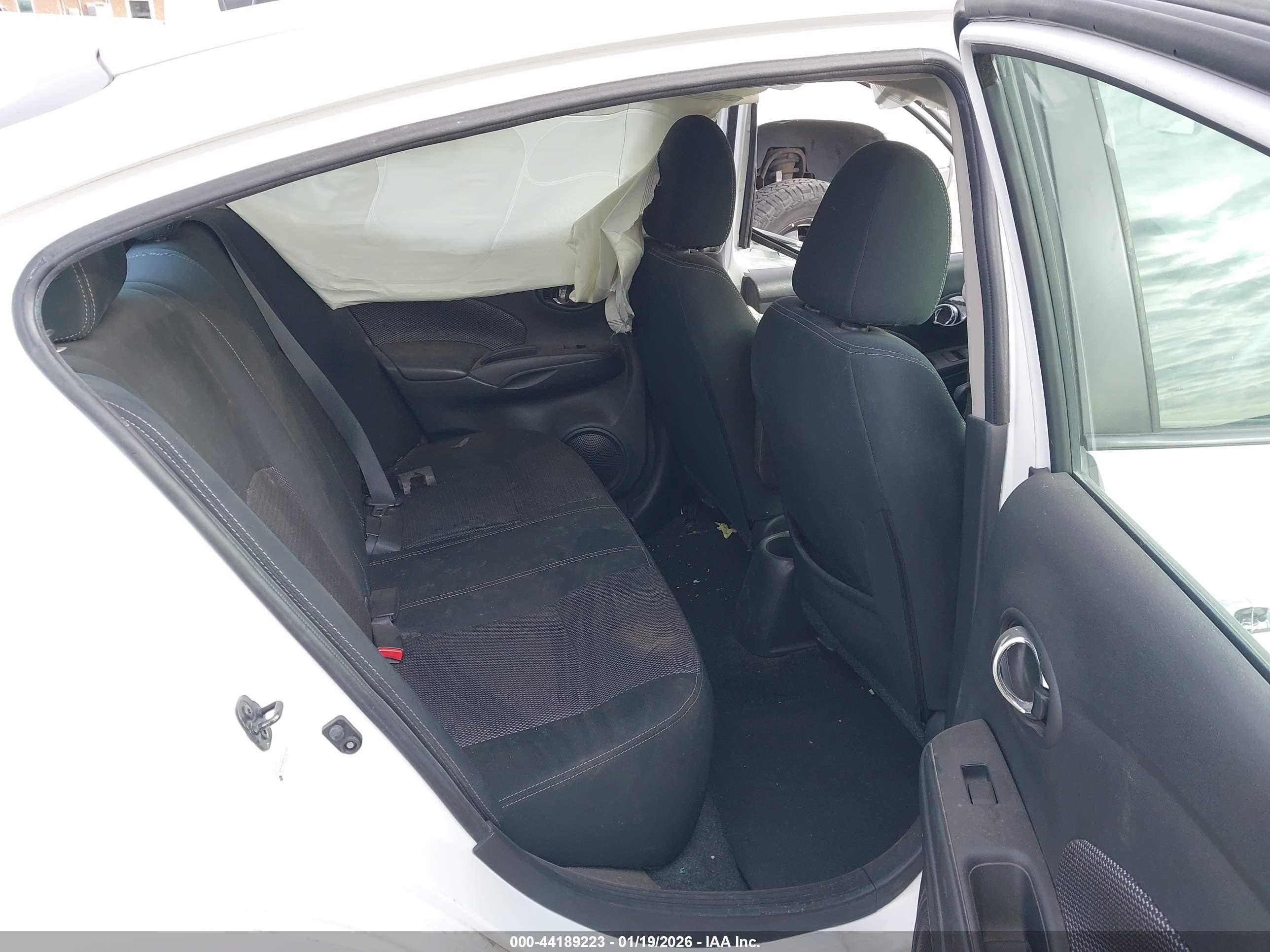 NISSAN VERSA image 8