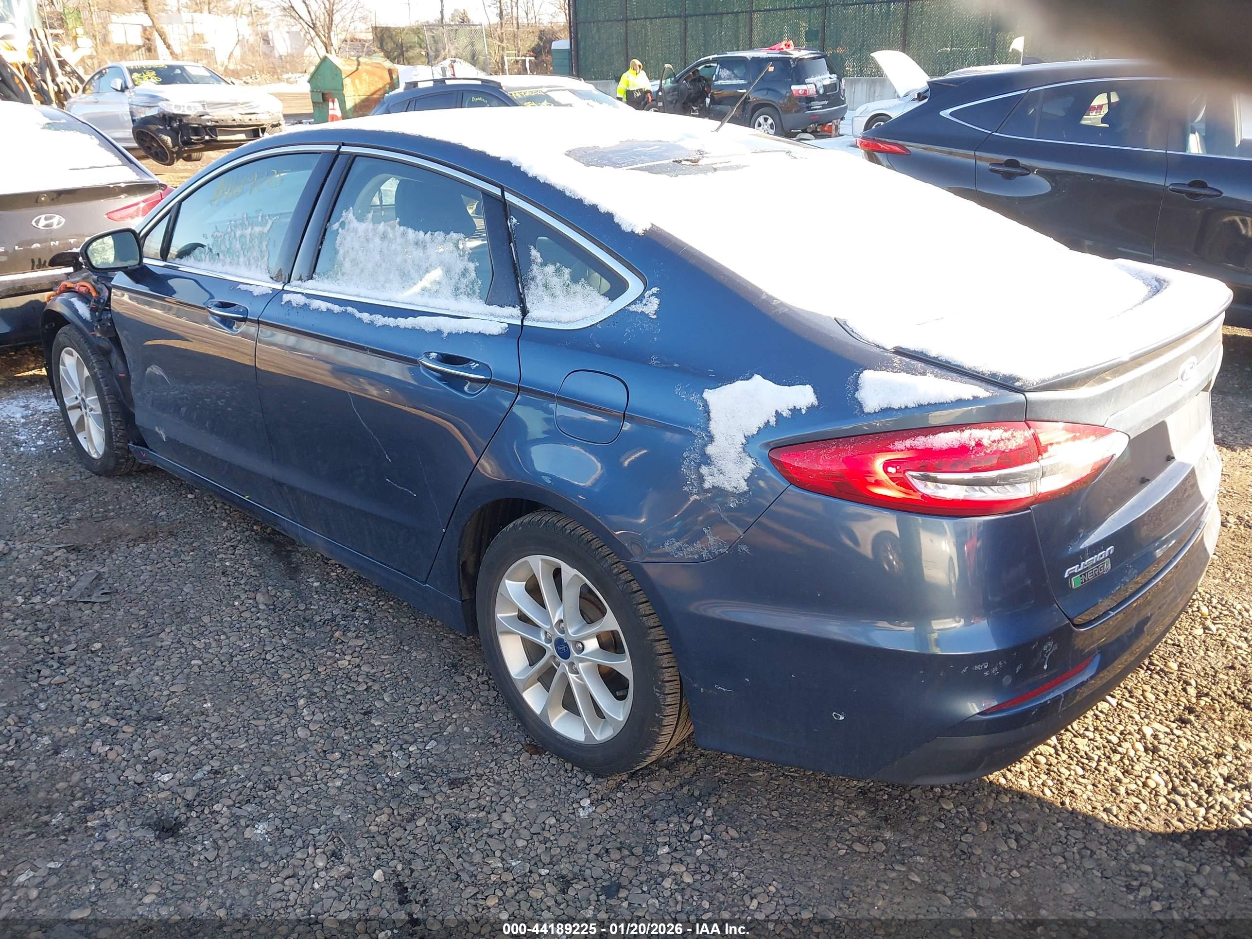 FORD FUSION image 3