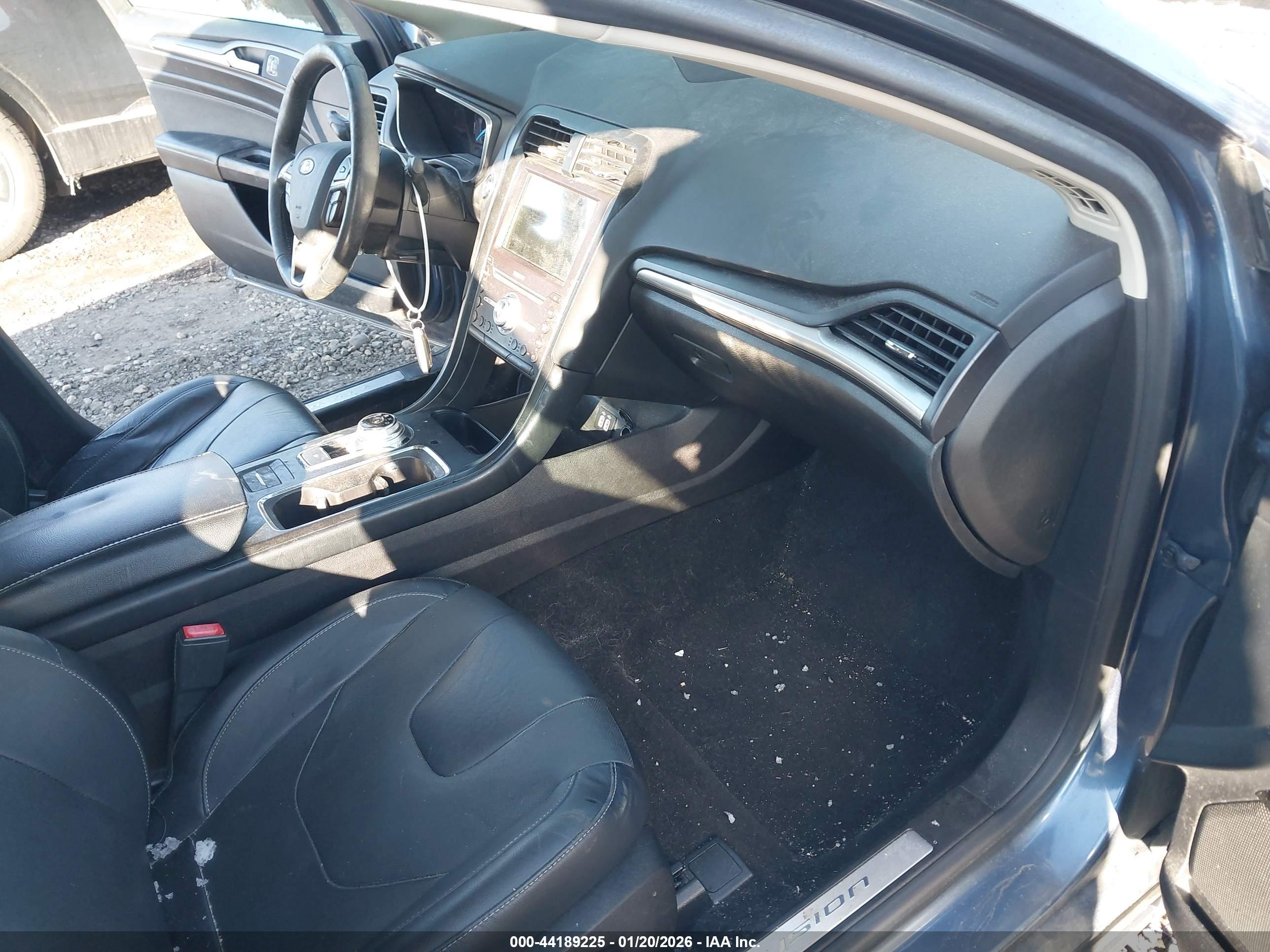 FORD FUSION image 5