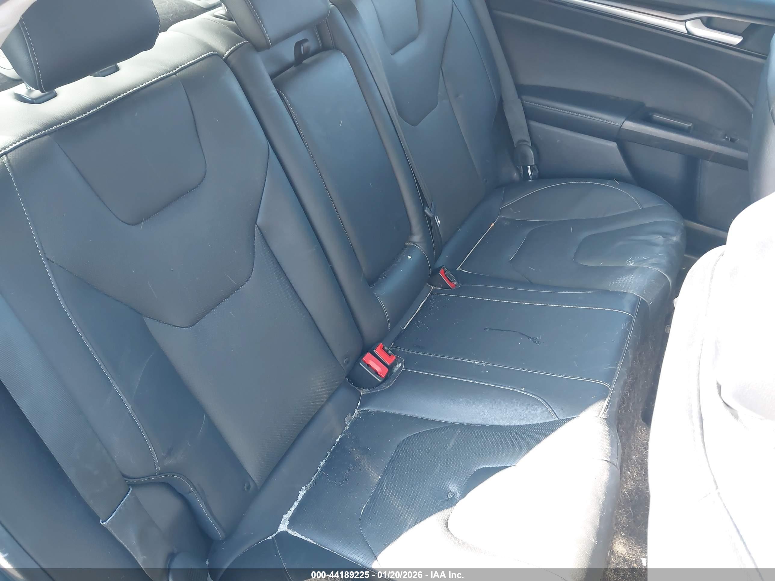 FORD FUSION image 8