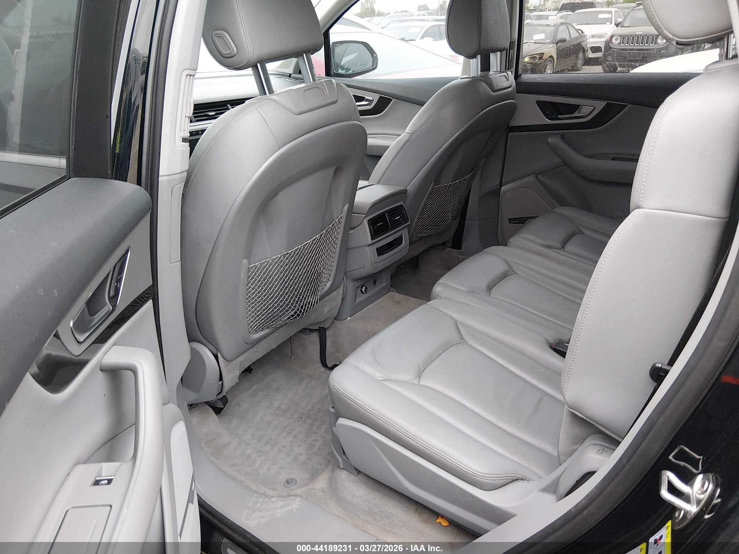 AUDI Q7 image 8