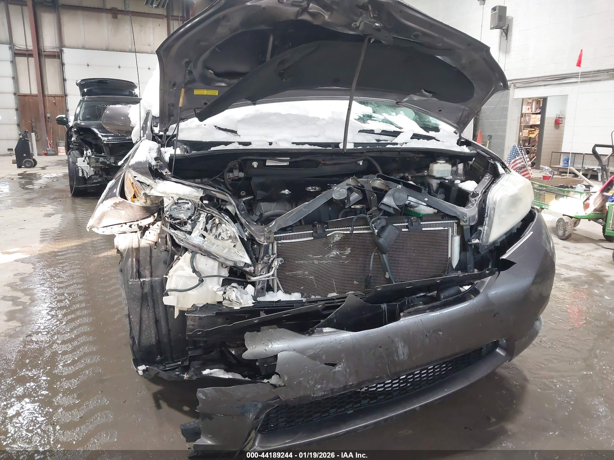 TOYOTA SIENNA image 6