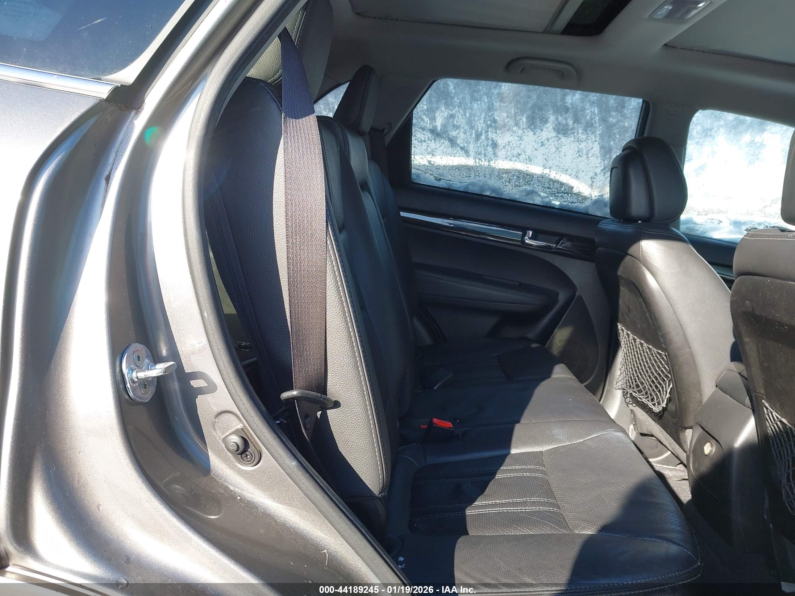 KIA SORENTO image 8