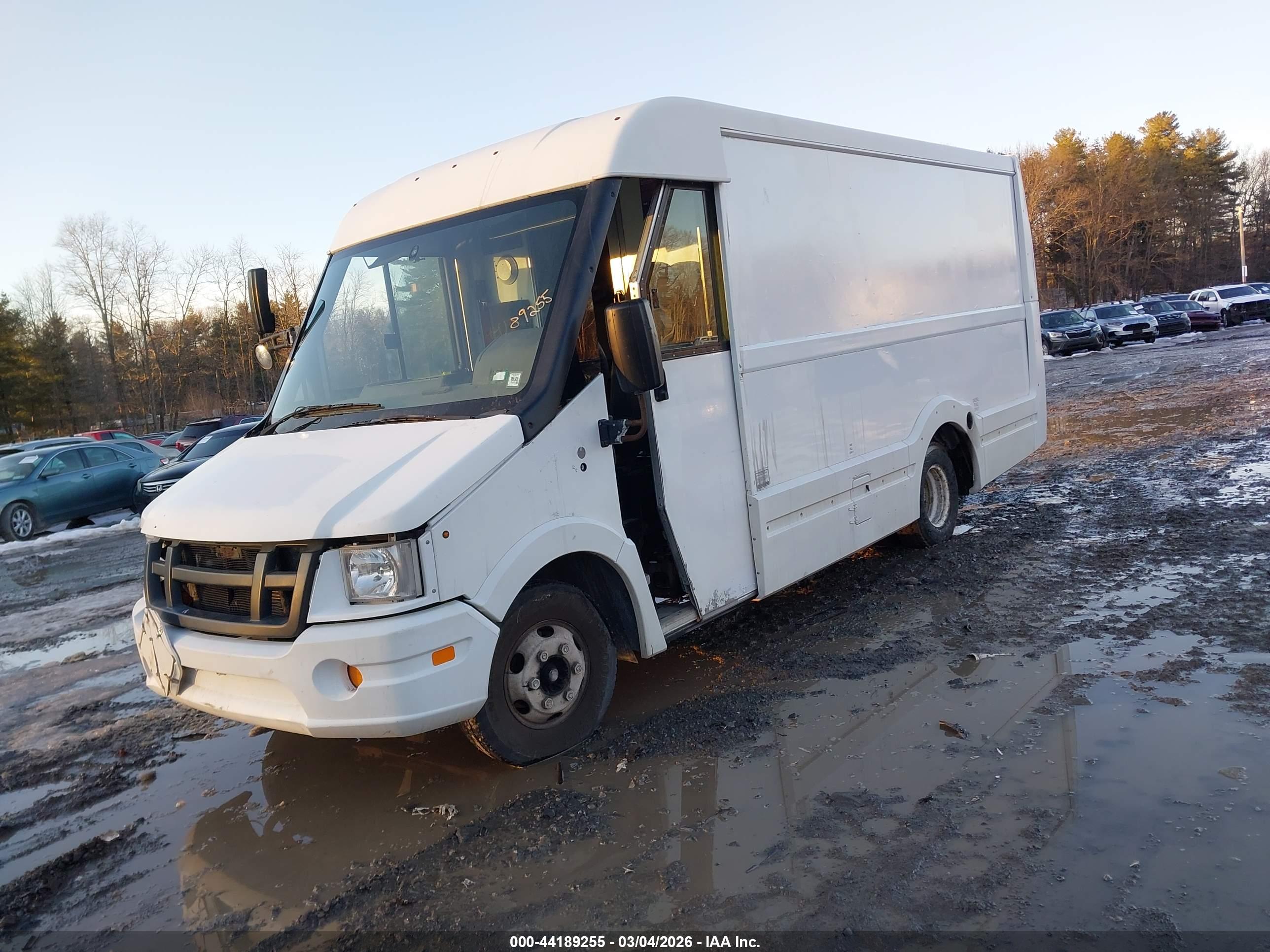 ISUZU COMMERCIAL image 2