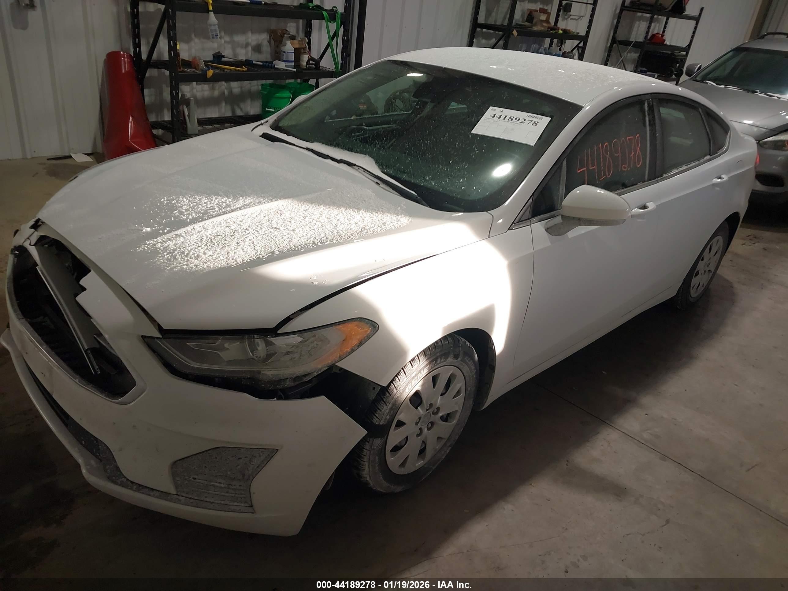 FORD FUSION image 2