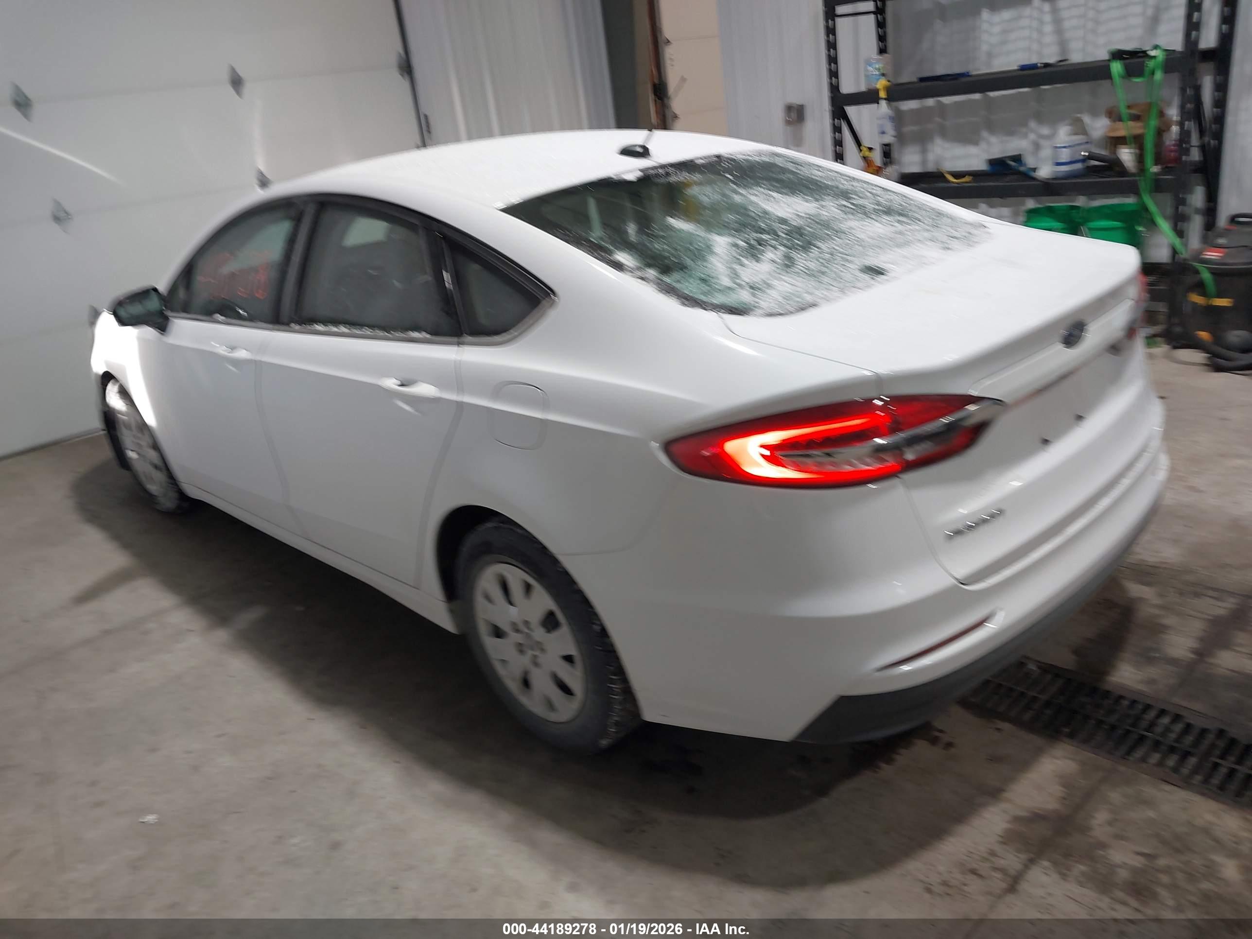 FORD FUSION image 3