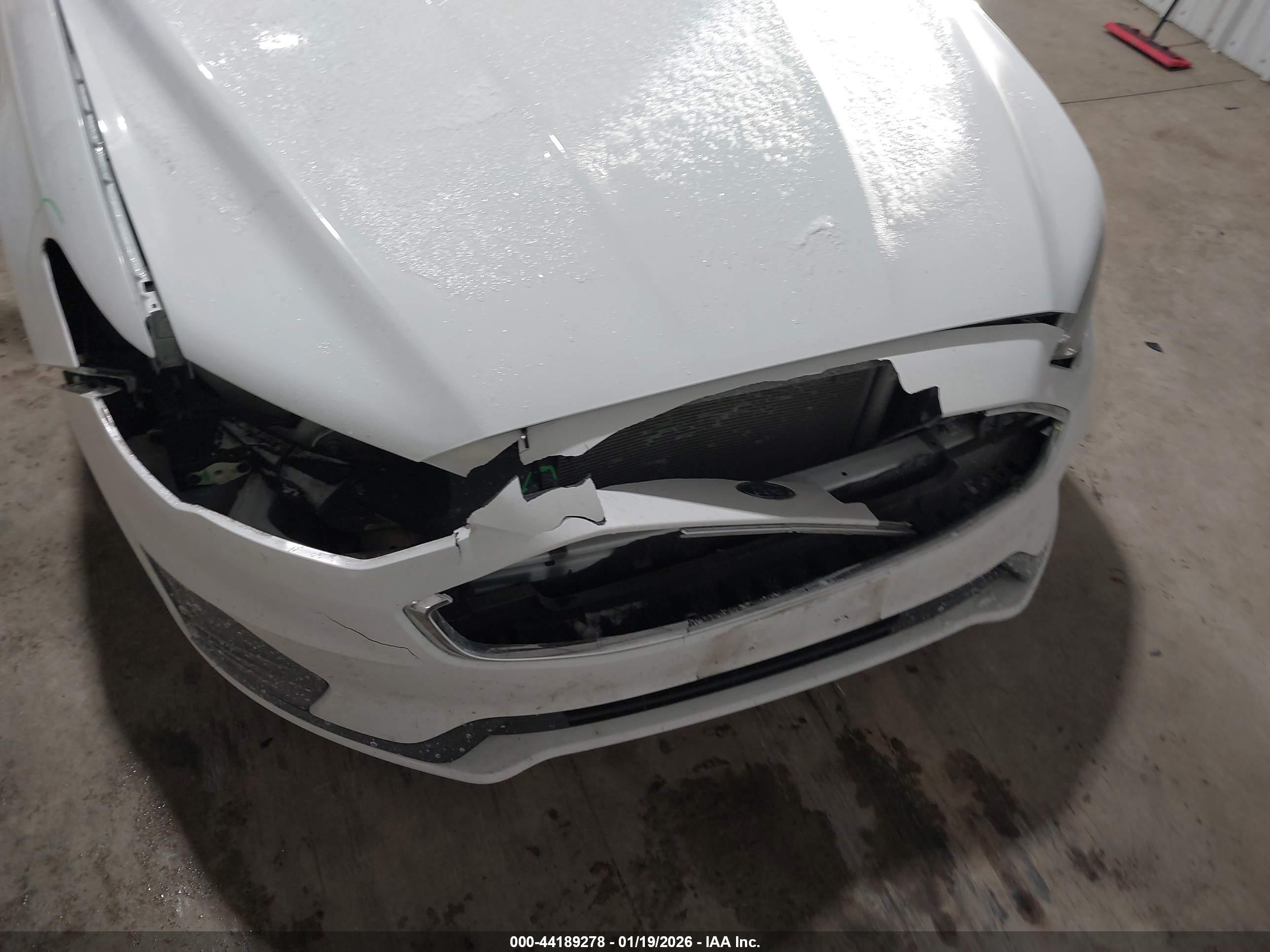 FORD FUSION image 6