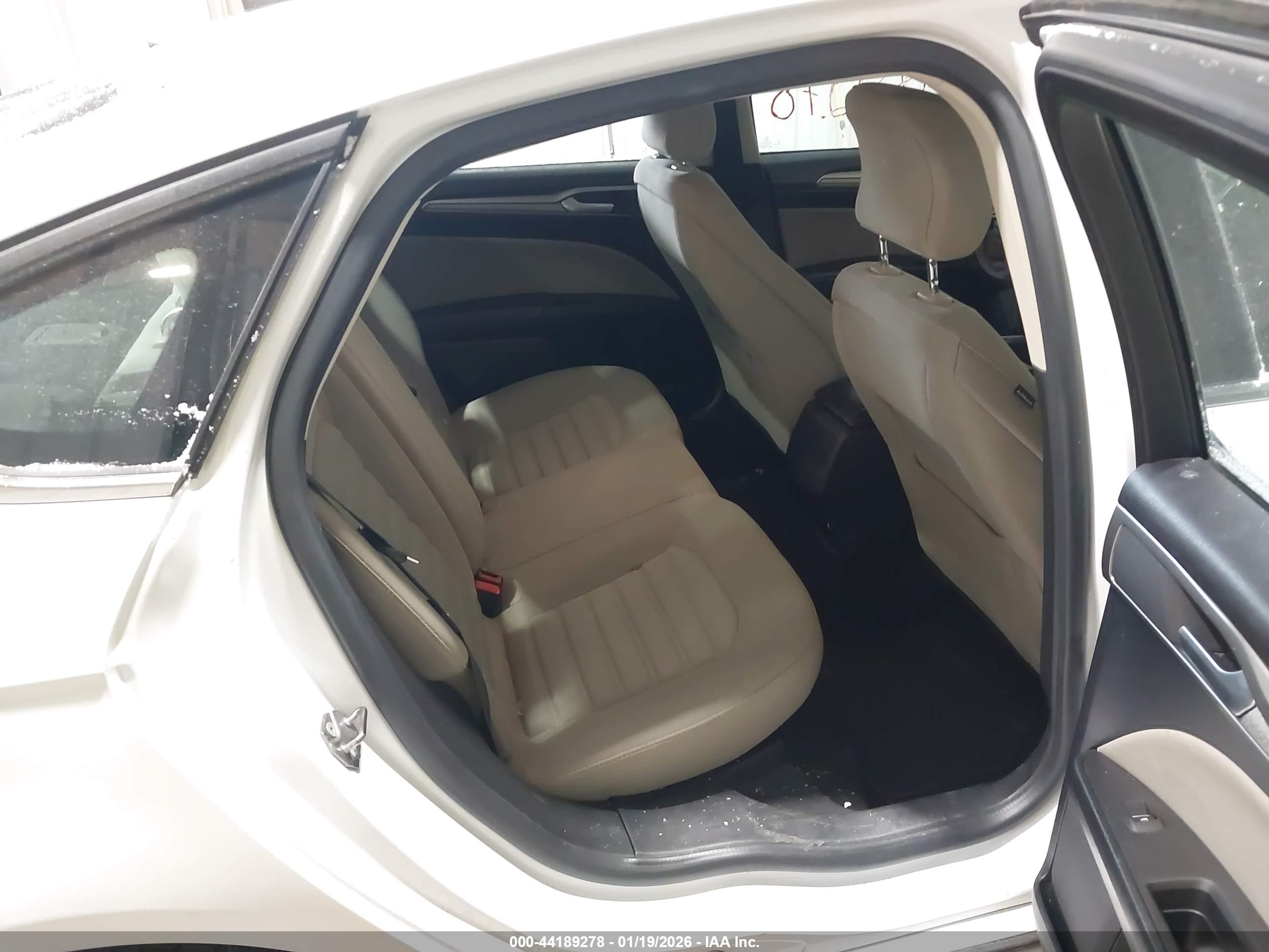 FORD FUSION image 8
