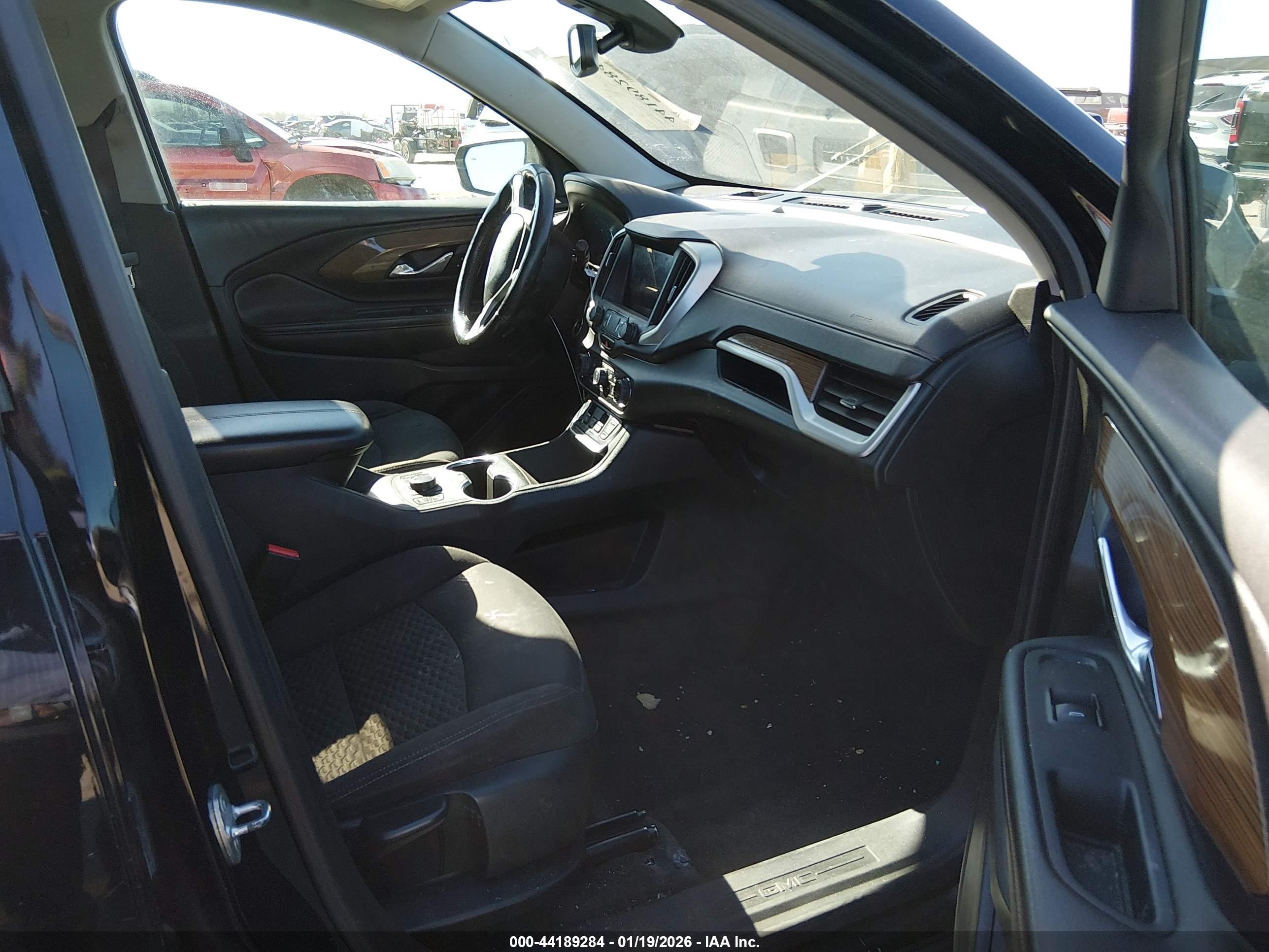 GMC TERRAIN image 5