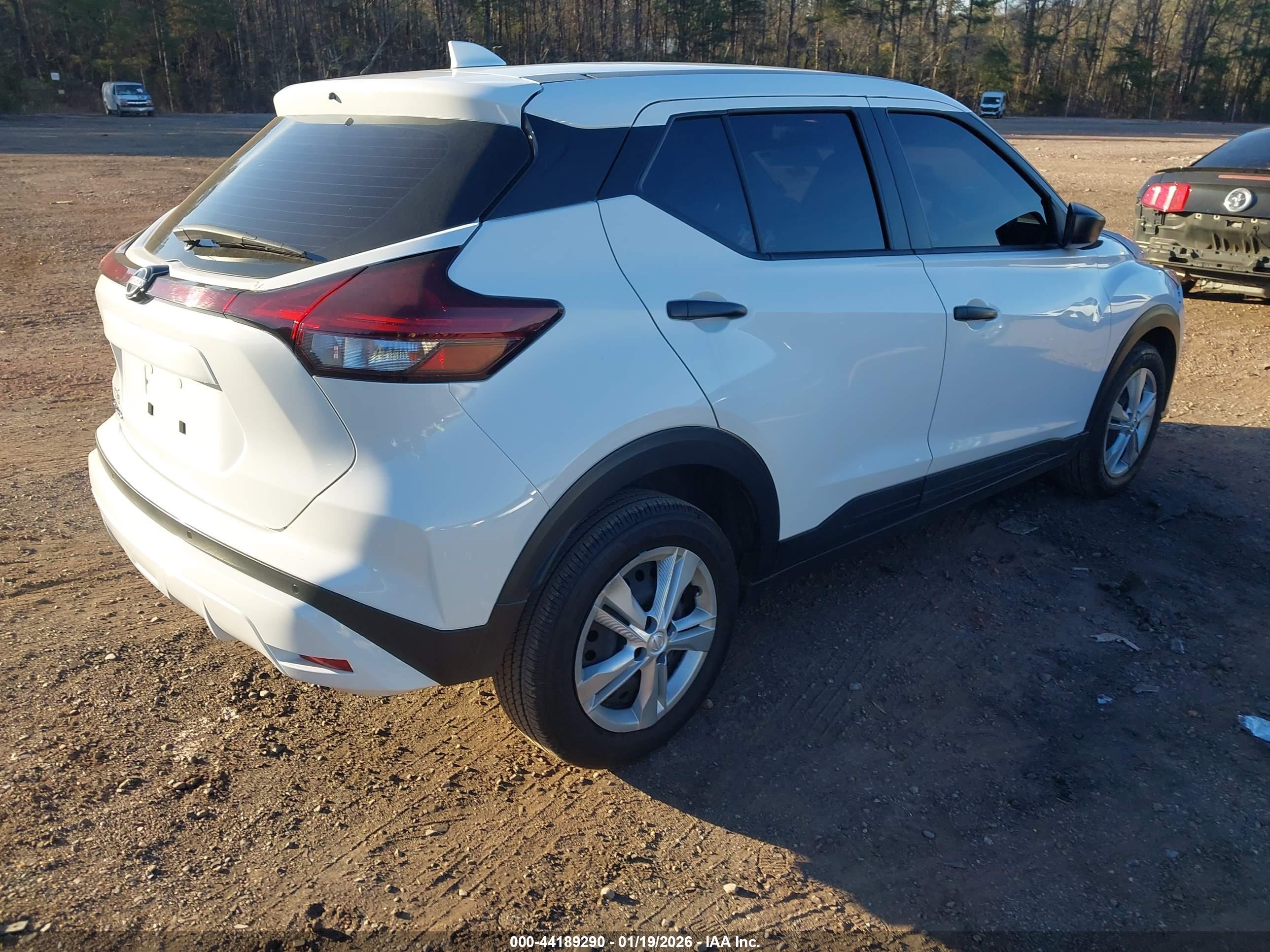 NISSAN KICKS image 4