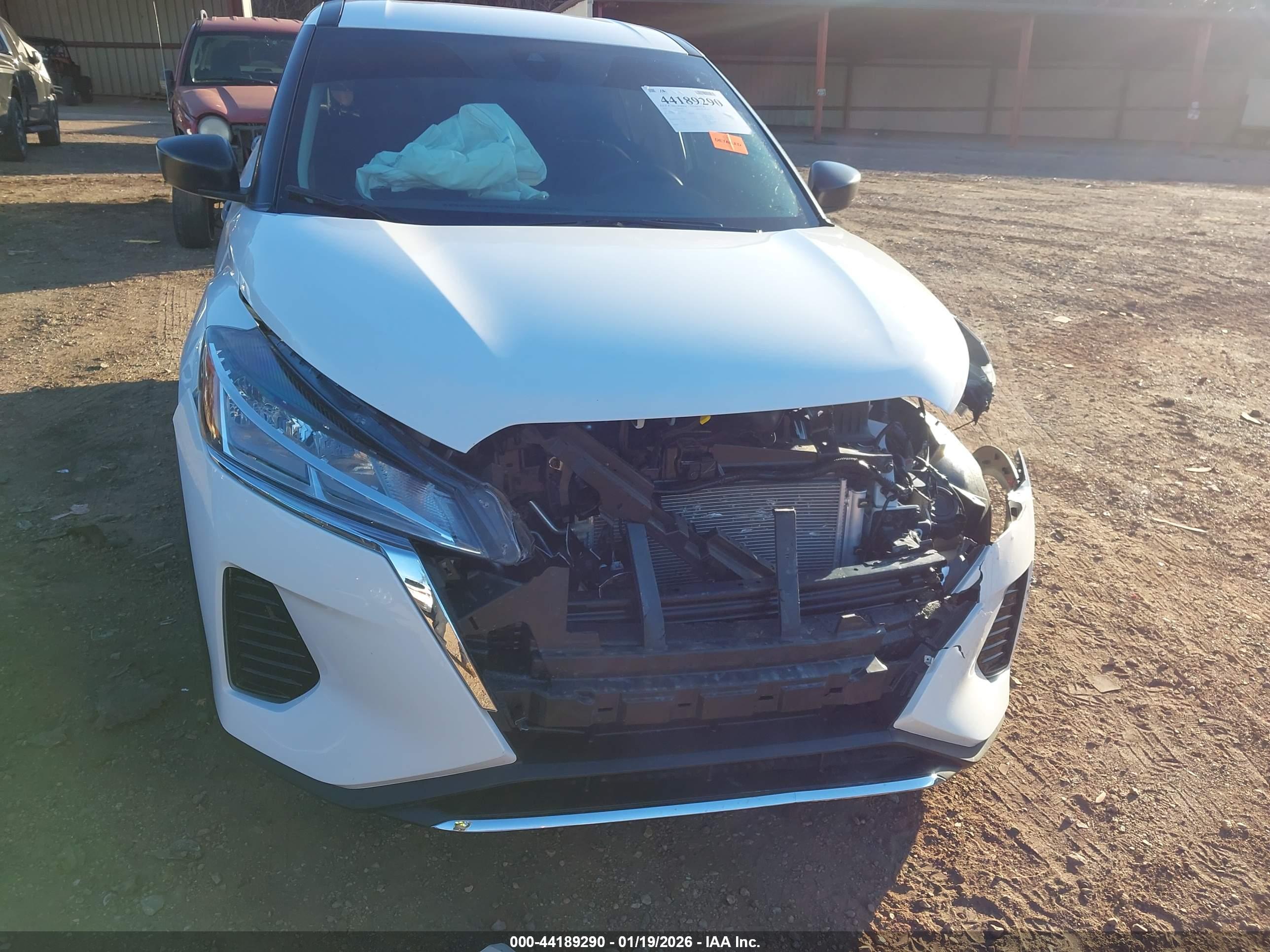 NISSAN KICKS image 6