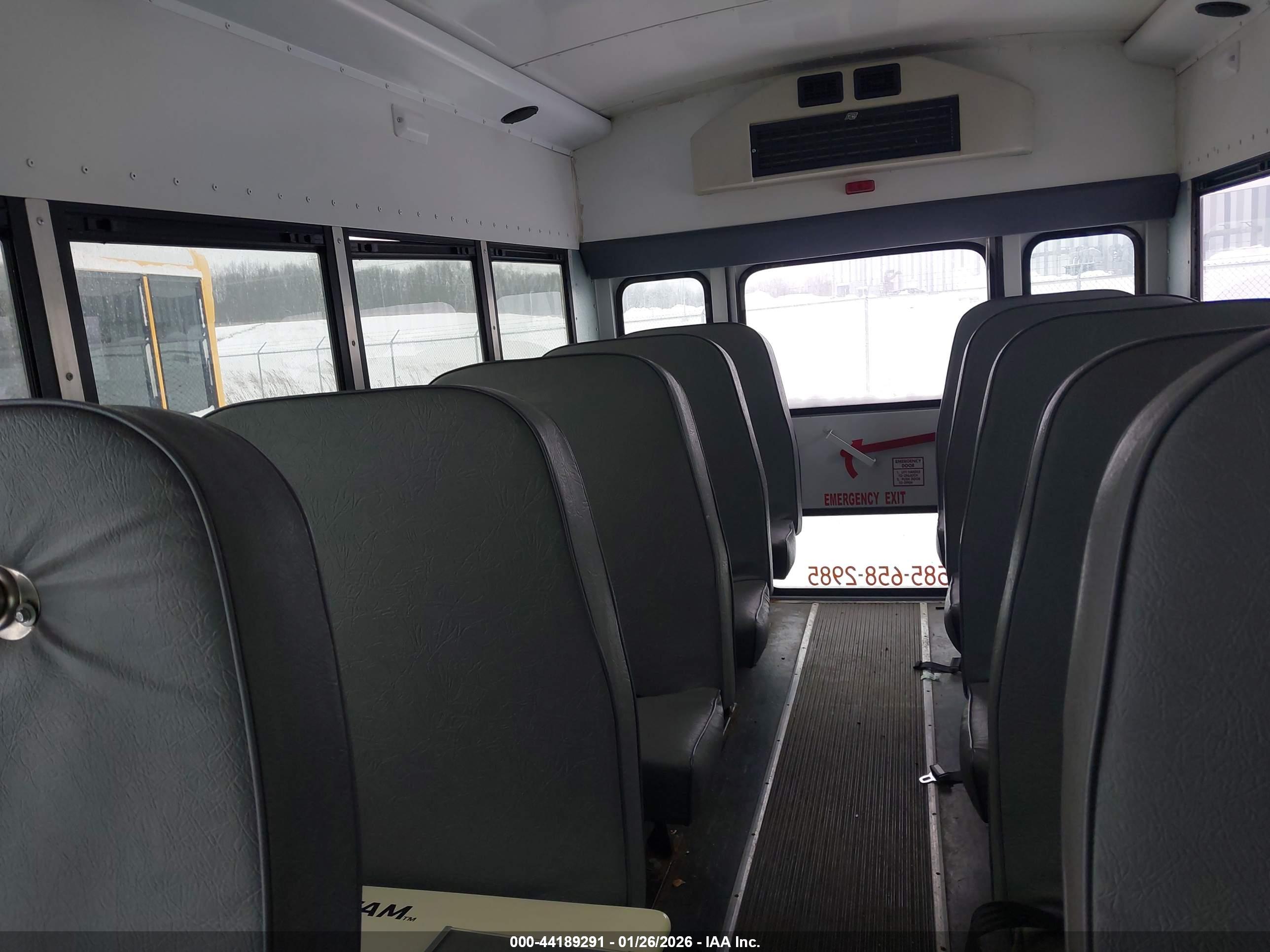 CHEVROLET BUS image 8