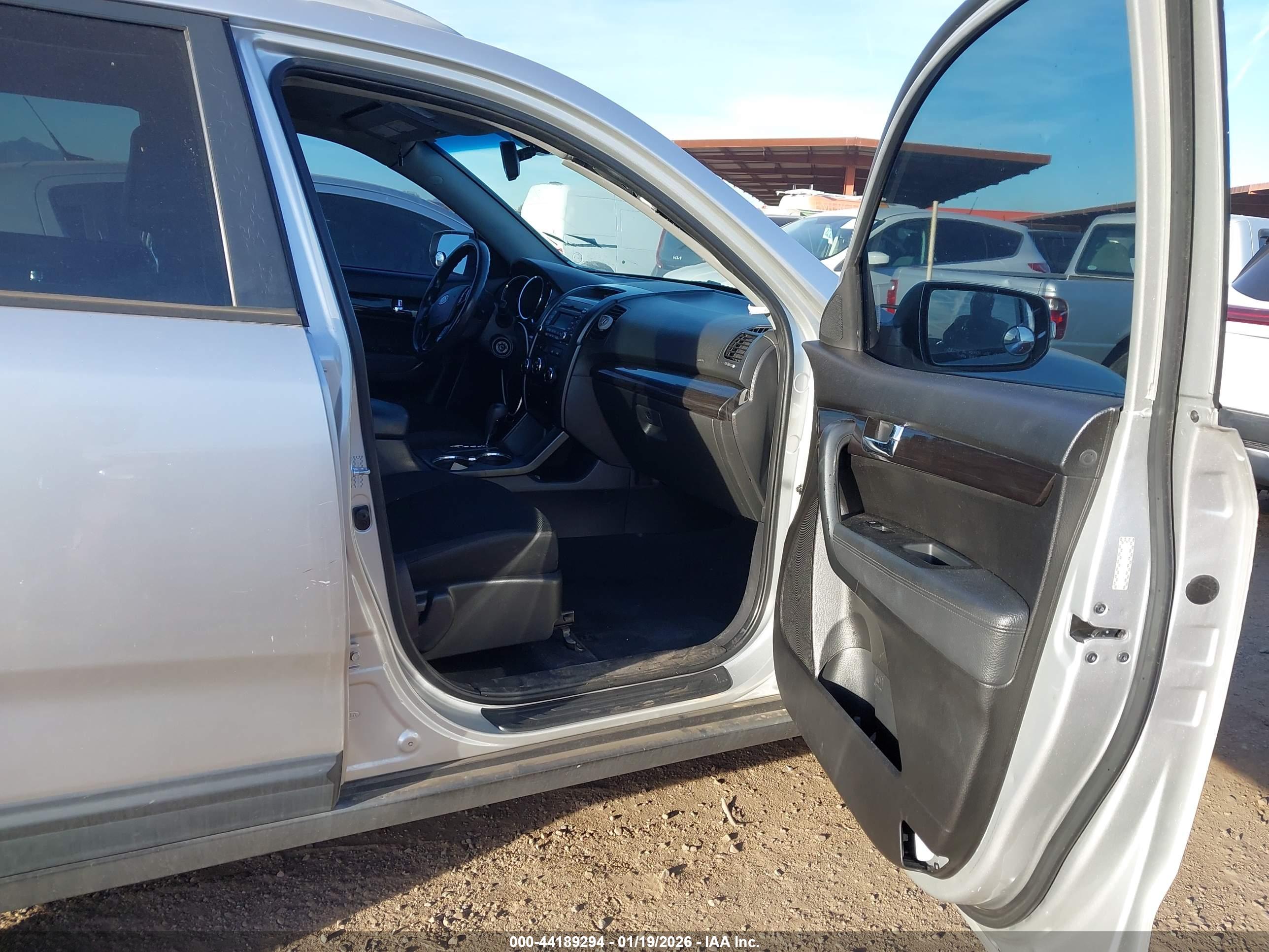 KIA SORENTO image 5