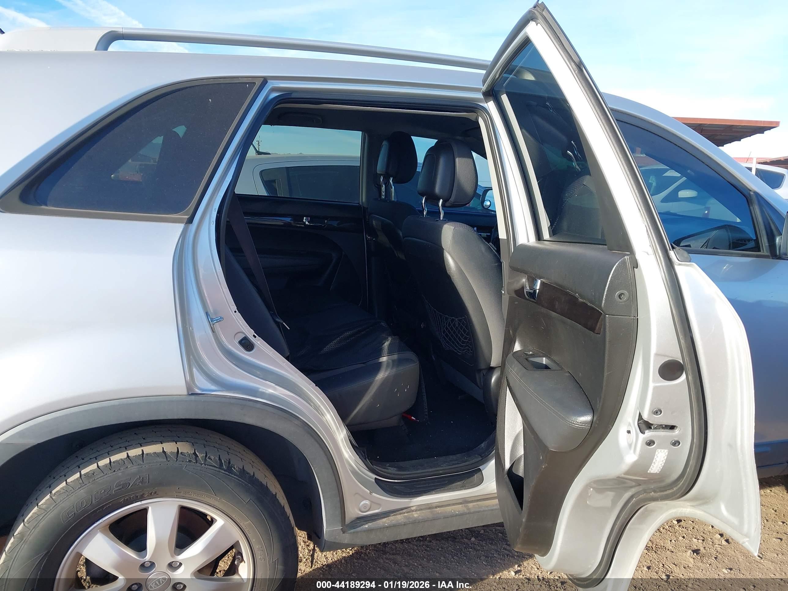 KIA SORENTO image 8