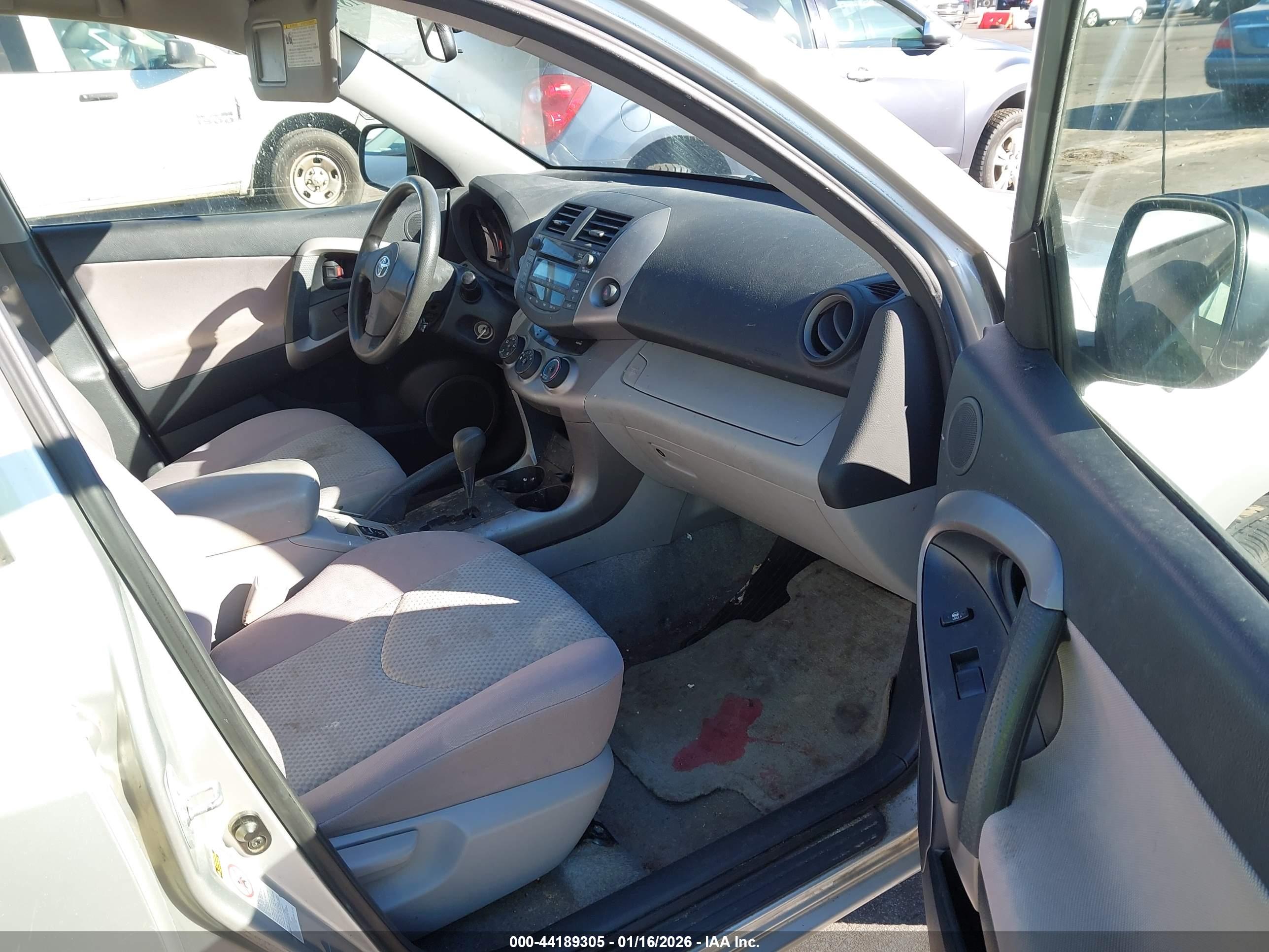 TOYOTA RAV4 image 5